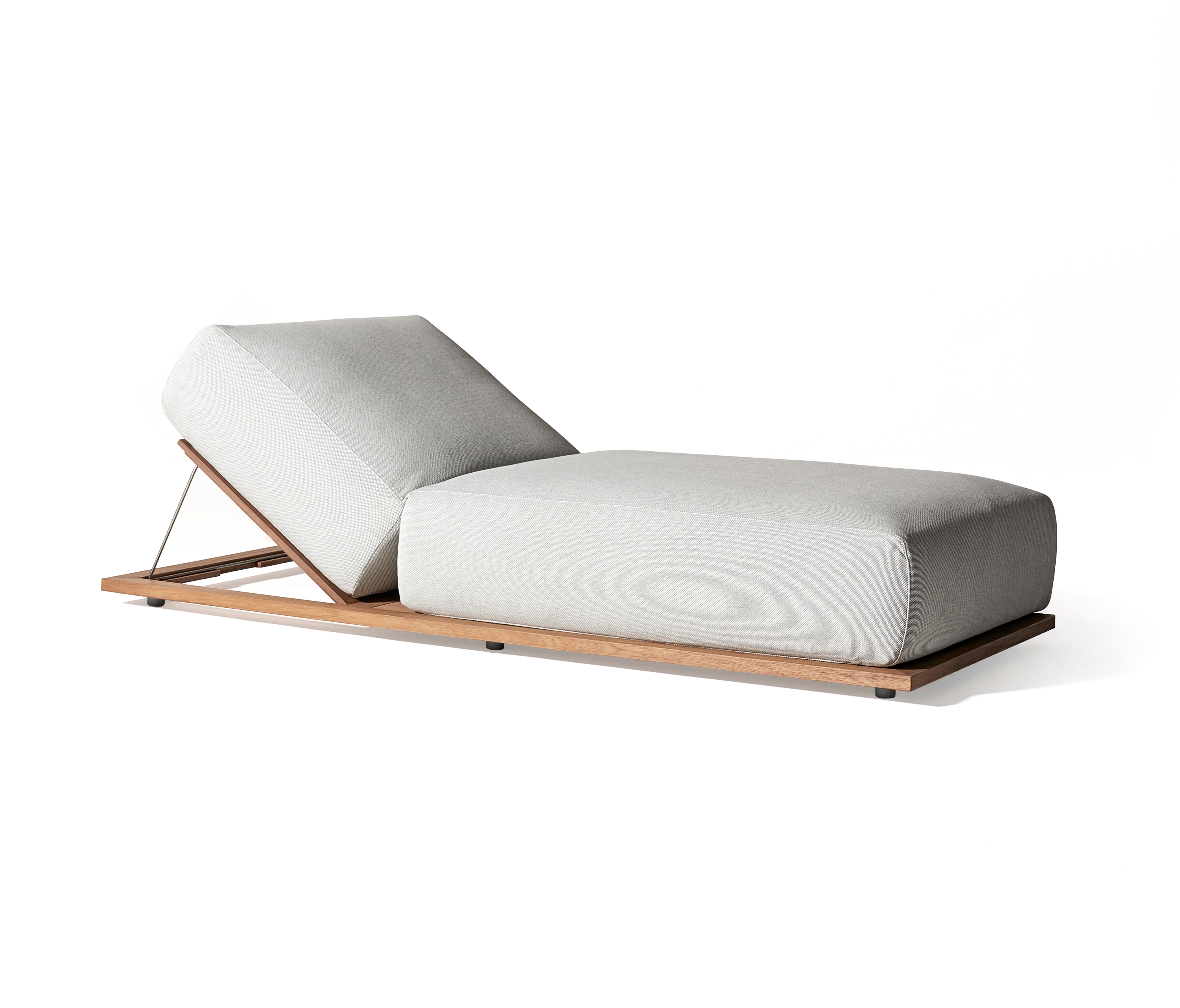 Display product Claud Open Air lounge bed from manufacturer Meridiani