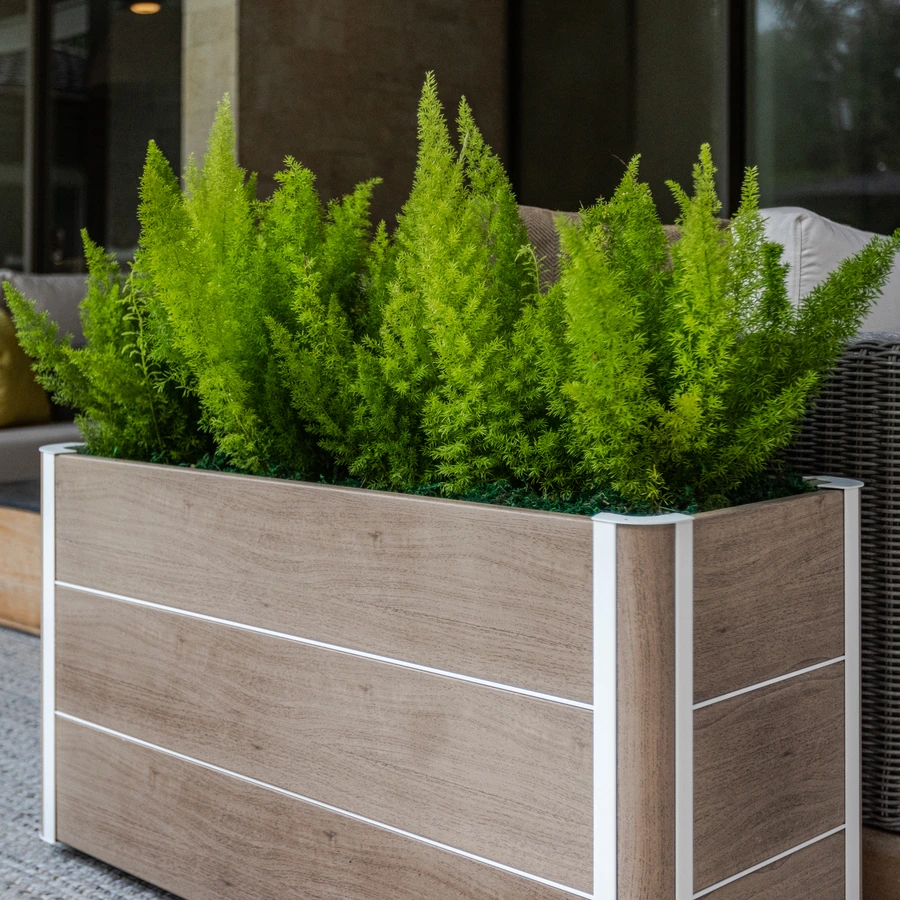 PLANTERS & SCREENS