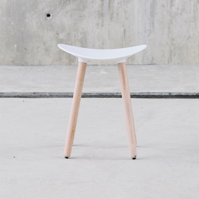 Afficher le produit Tabouret Coma Wood du fabricant ENEA