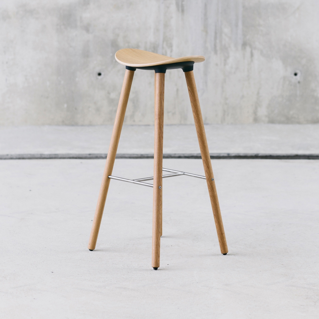 Mostrar el producto Taburete Coma Wood del fabricante ENEA