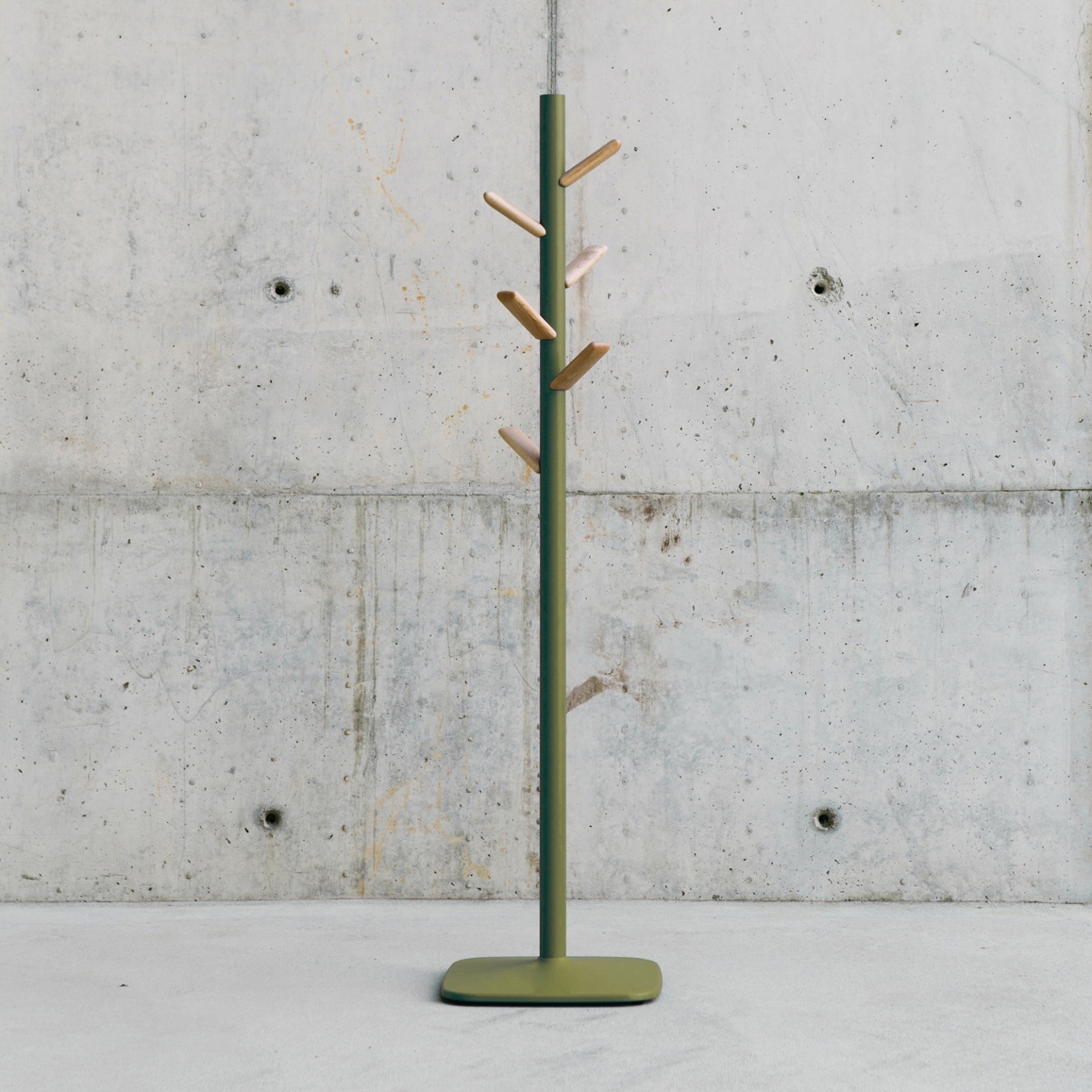 Caddy coat stand