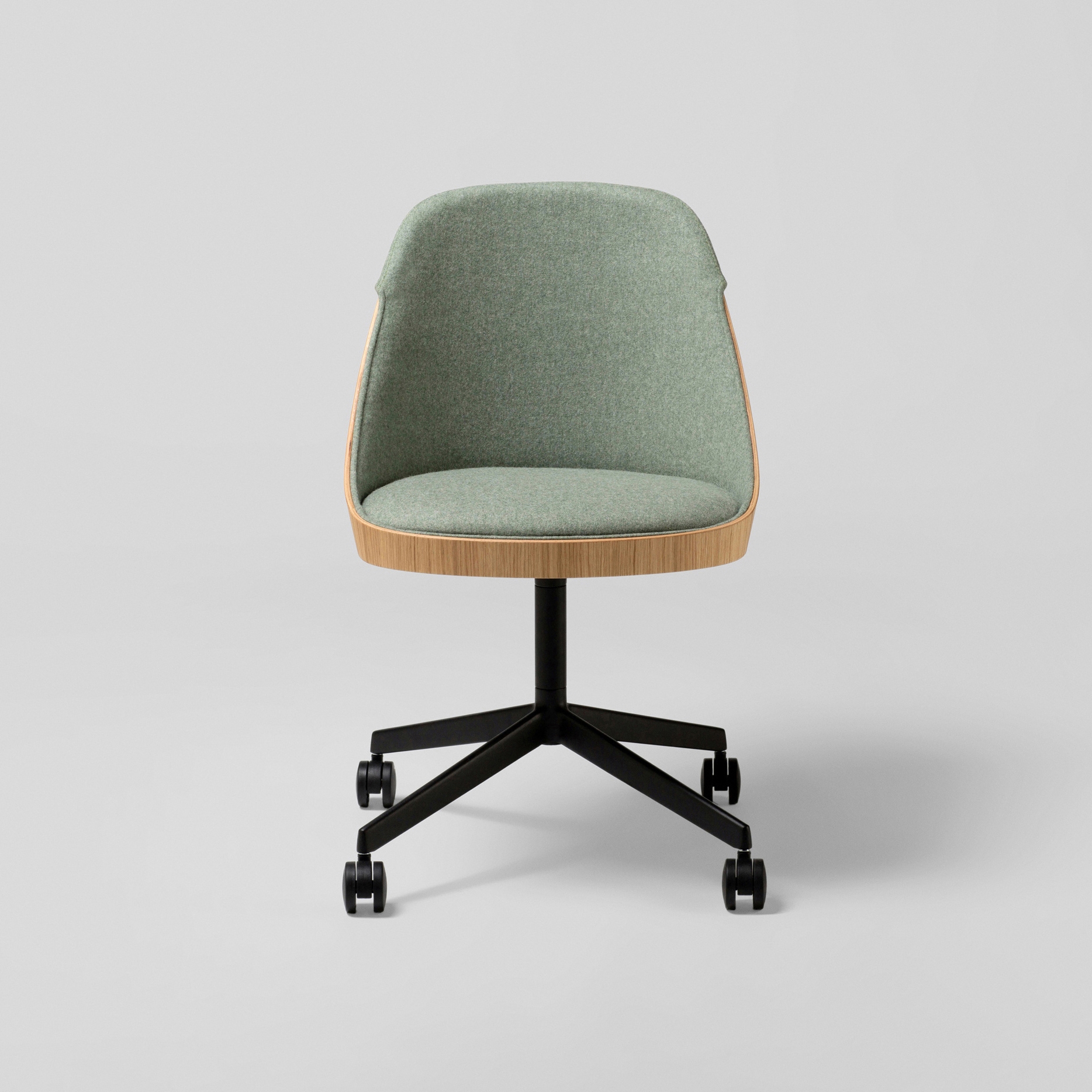 Display product Kaiak confident chair with castors from manufacturer ENEA