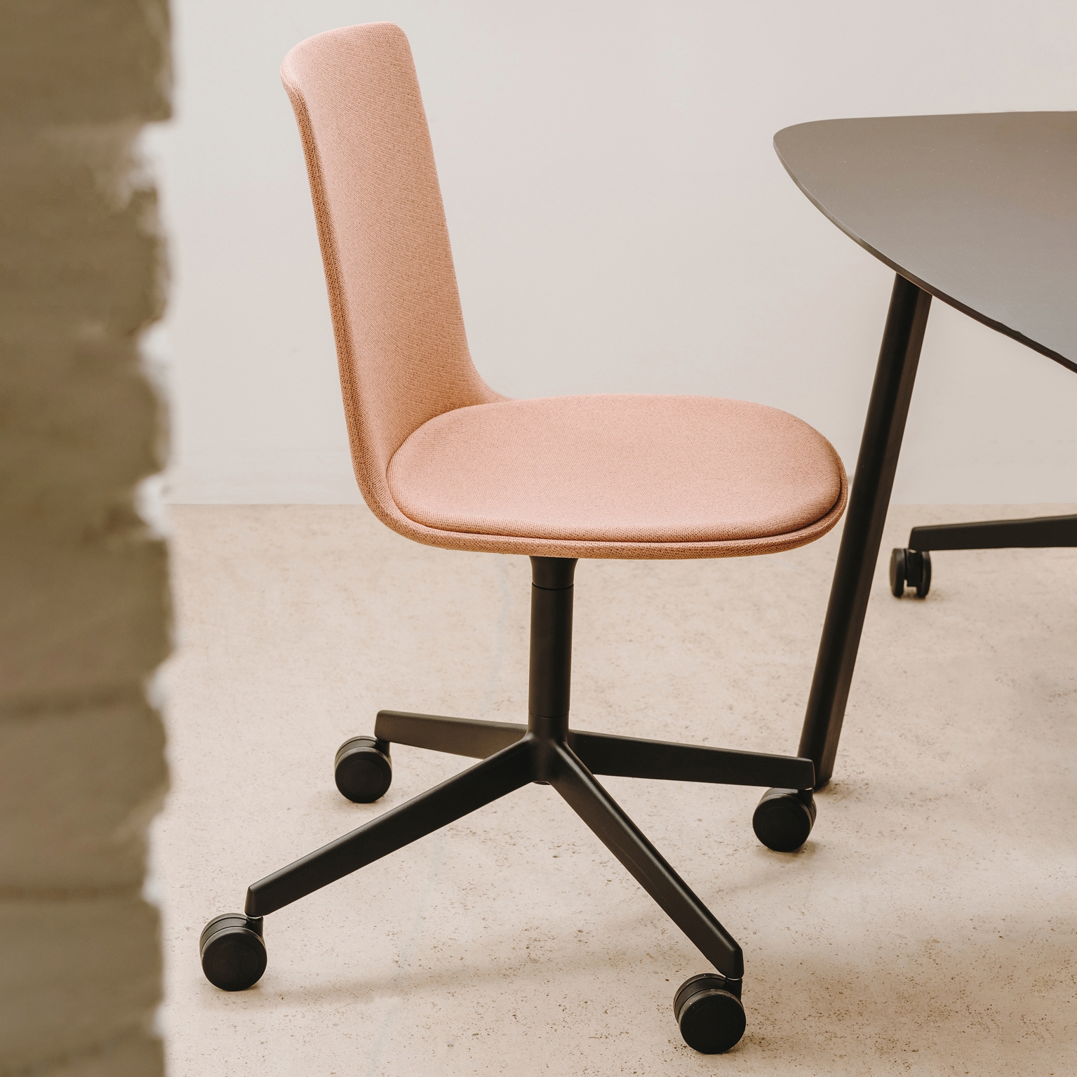 Mostrar el producto Silla Lottus High confident del fabricante ENEA