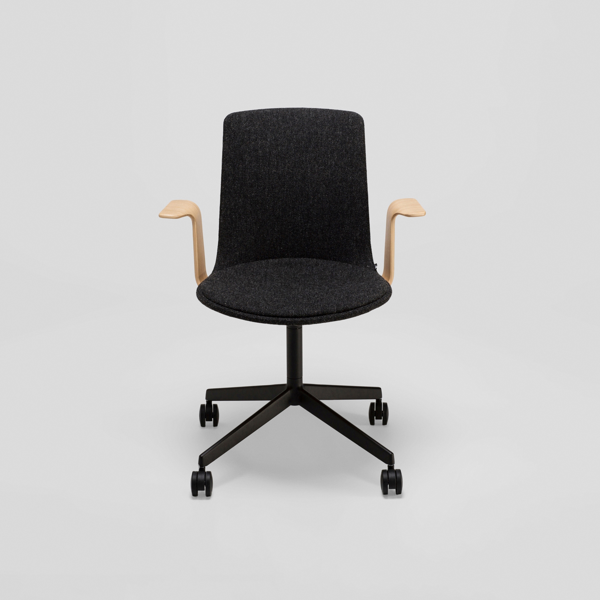 Mostra il prodotto Lottus High confident chair with castors del produttore ENEA
