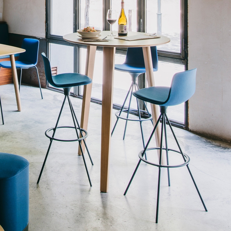 Afficher le produit Table LTS System avec pieds en bois du fabricant ENEA