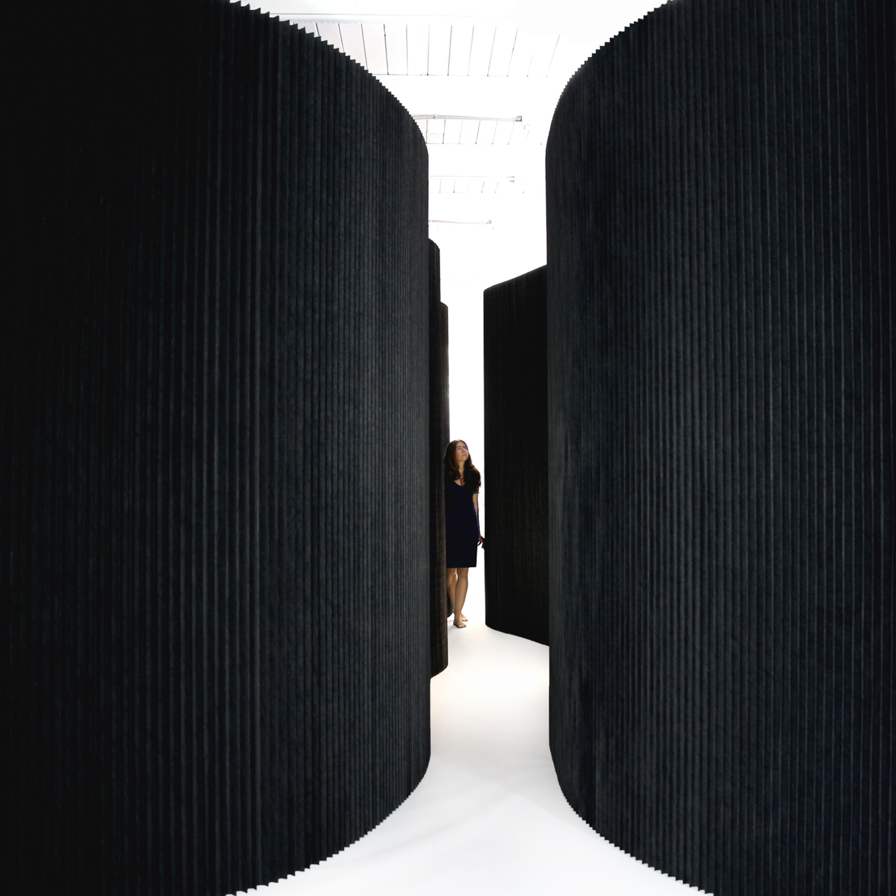 Display product textile softwall | flexible freestanding partition from manufacturer molo