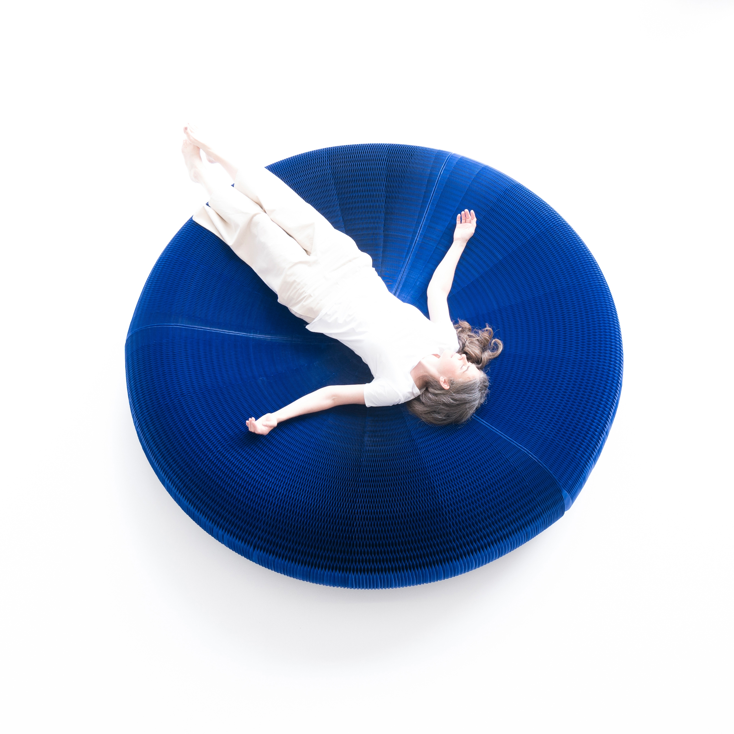Display product softseating | folding paper lounger from manufacturer molo