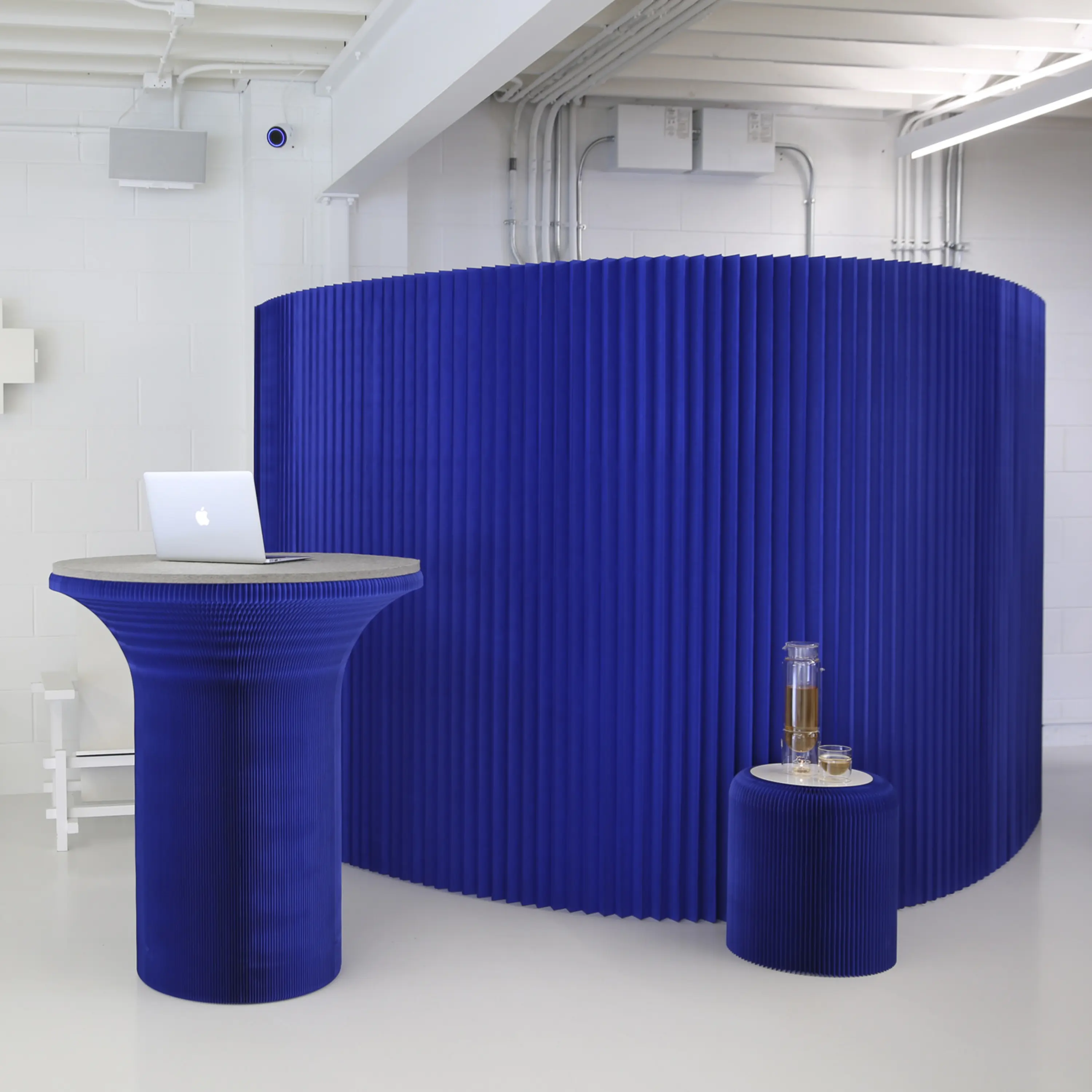 molo - cantilever table | table with folding base
