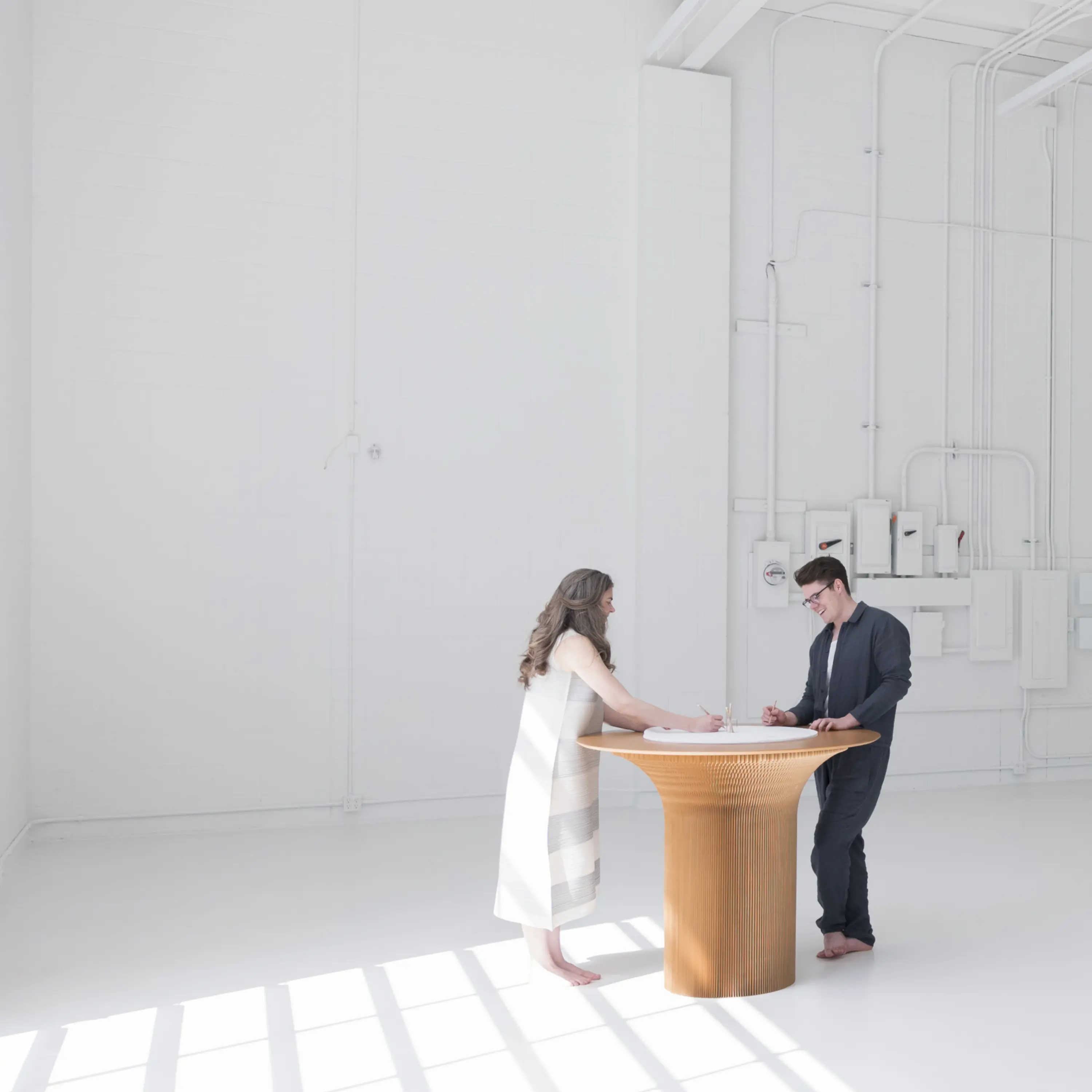 molo - cantilever table | table with folding base