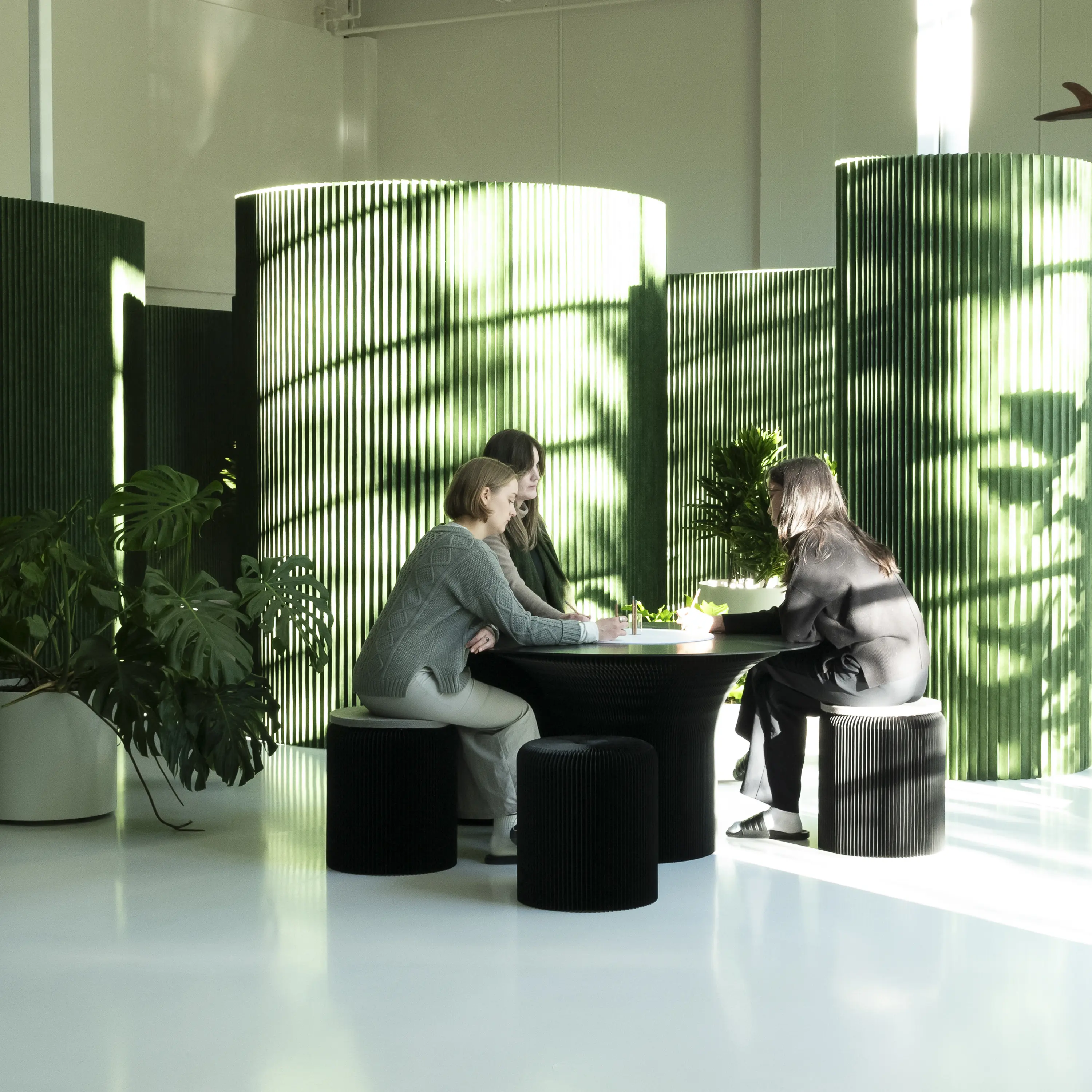 molo - cantilever table | table with folding base