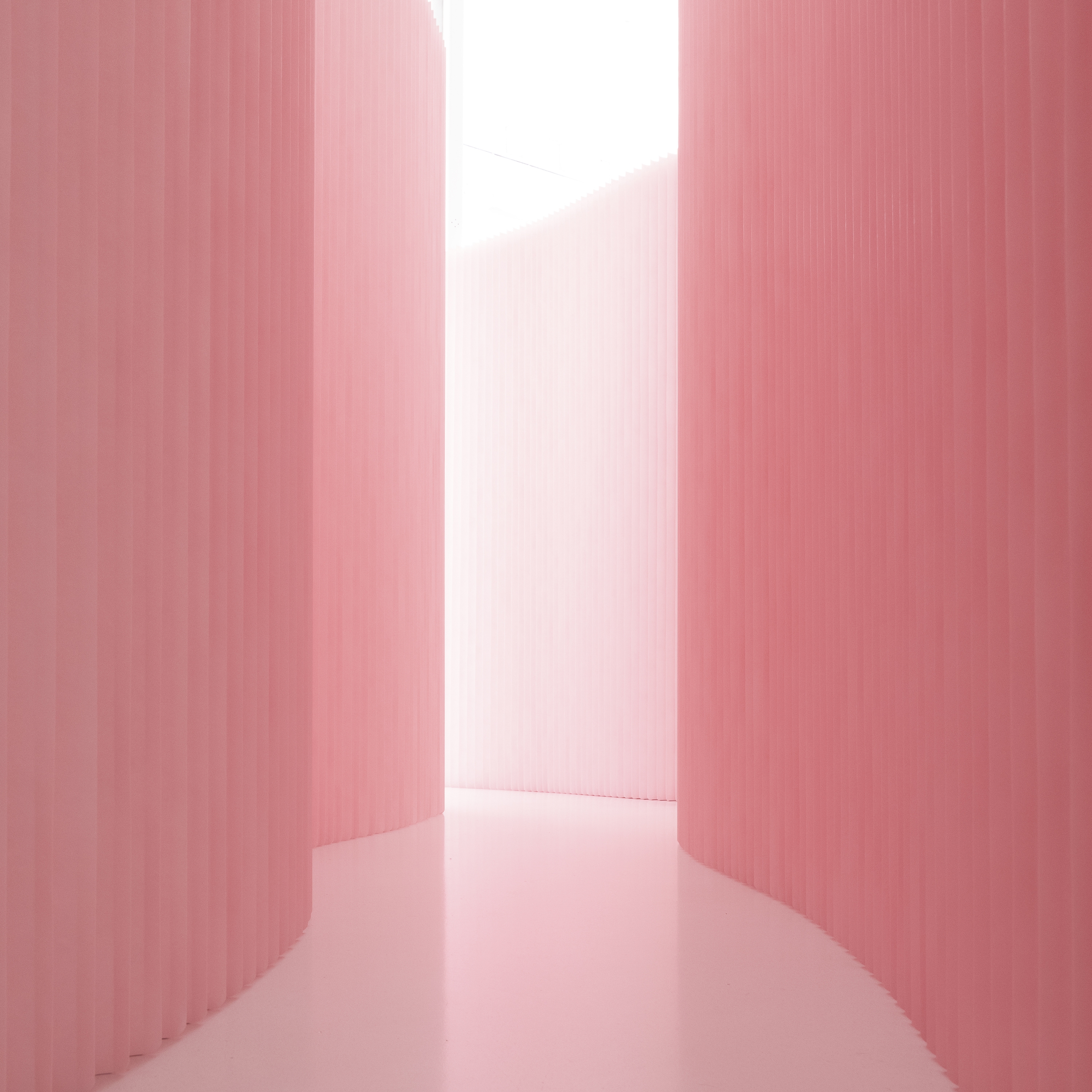 Display product custom colour textile softwall | flexible freestanding partition from manufacturer molo