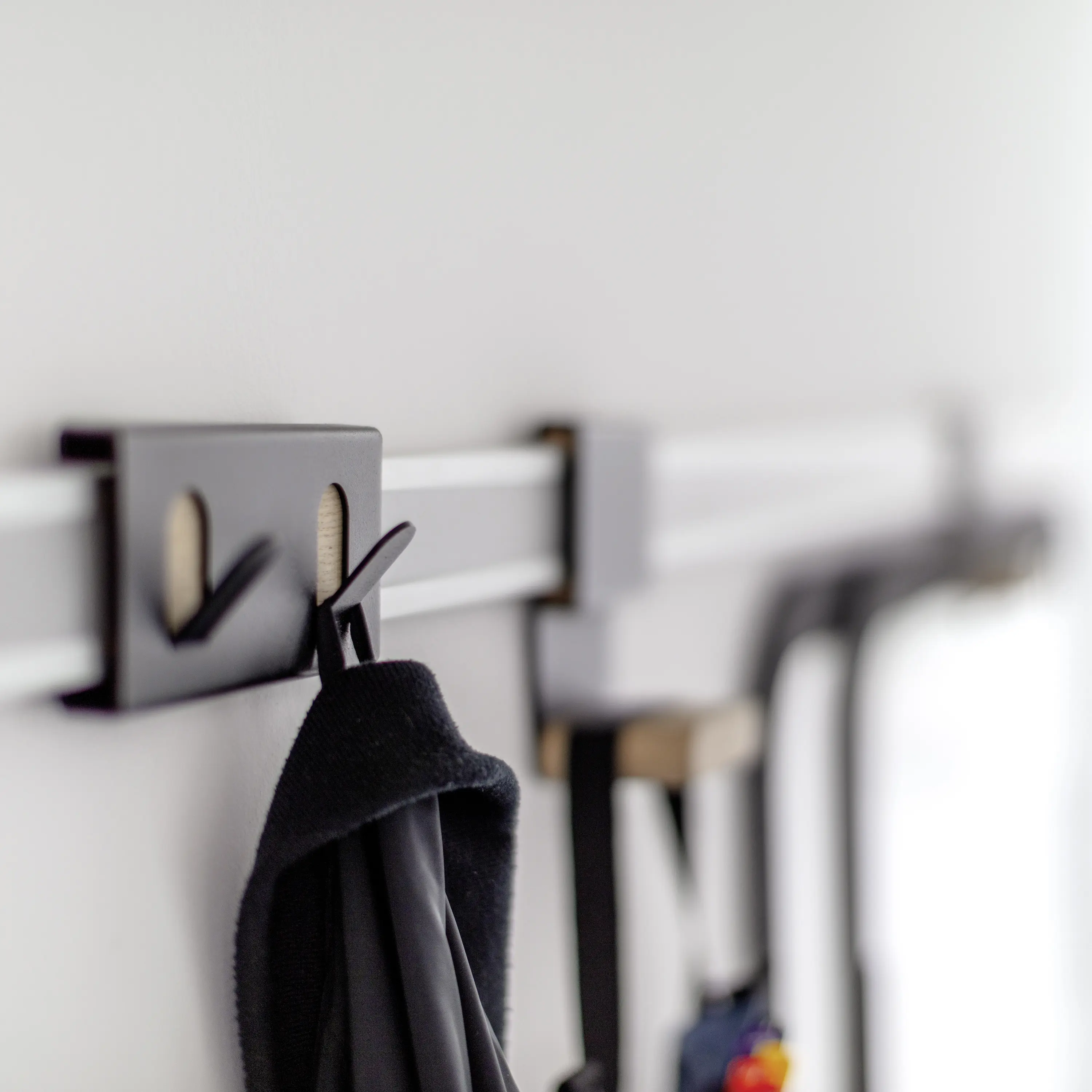 WINI Büromöbel - WINEA FLEXUP | Wall rail for whiteboards