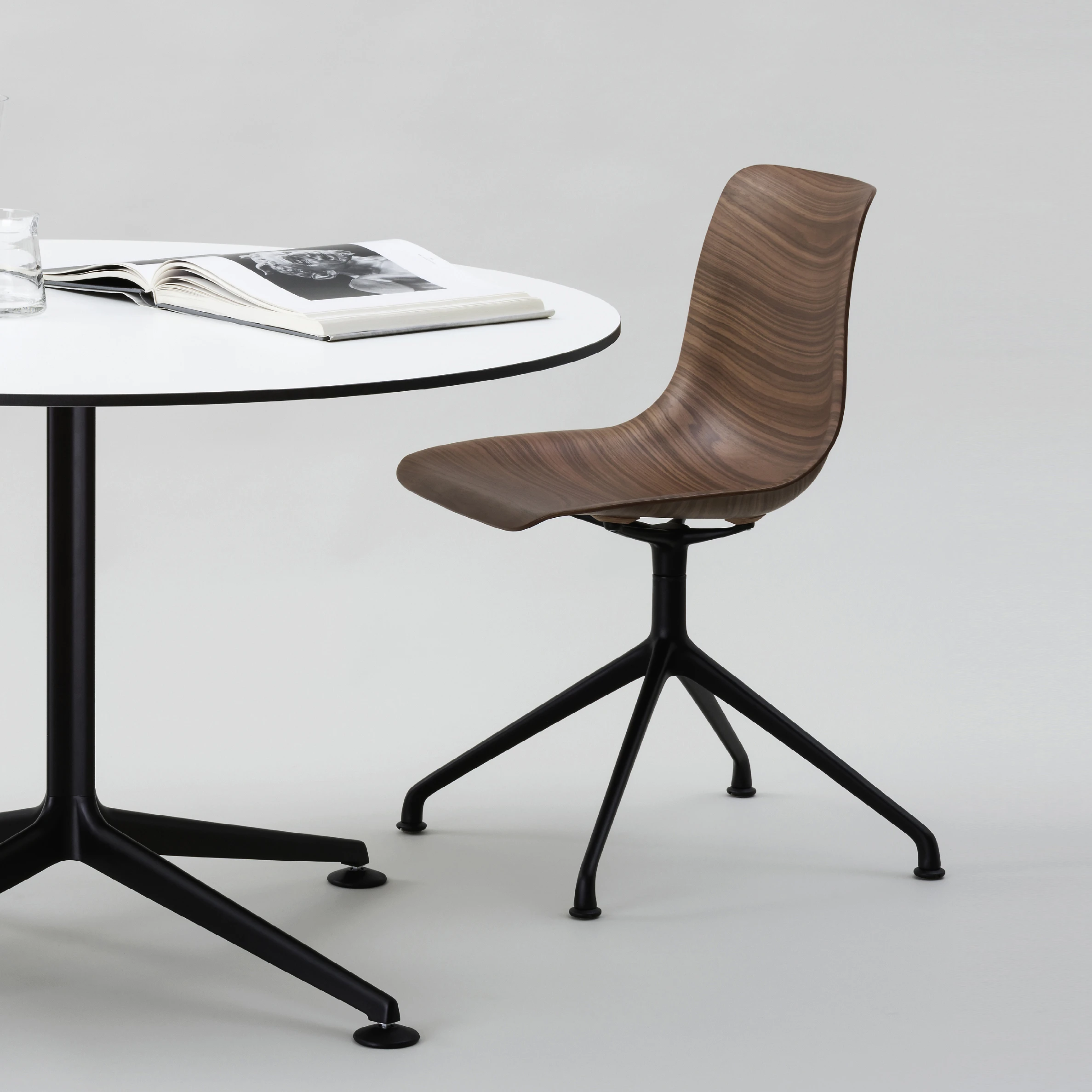 CHAIRS & BAR STOOLS
