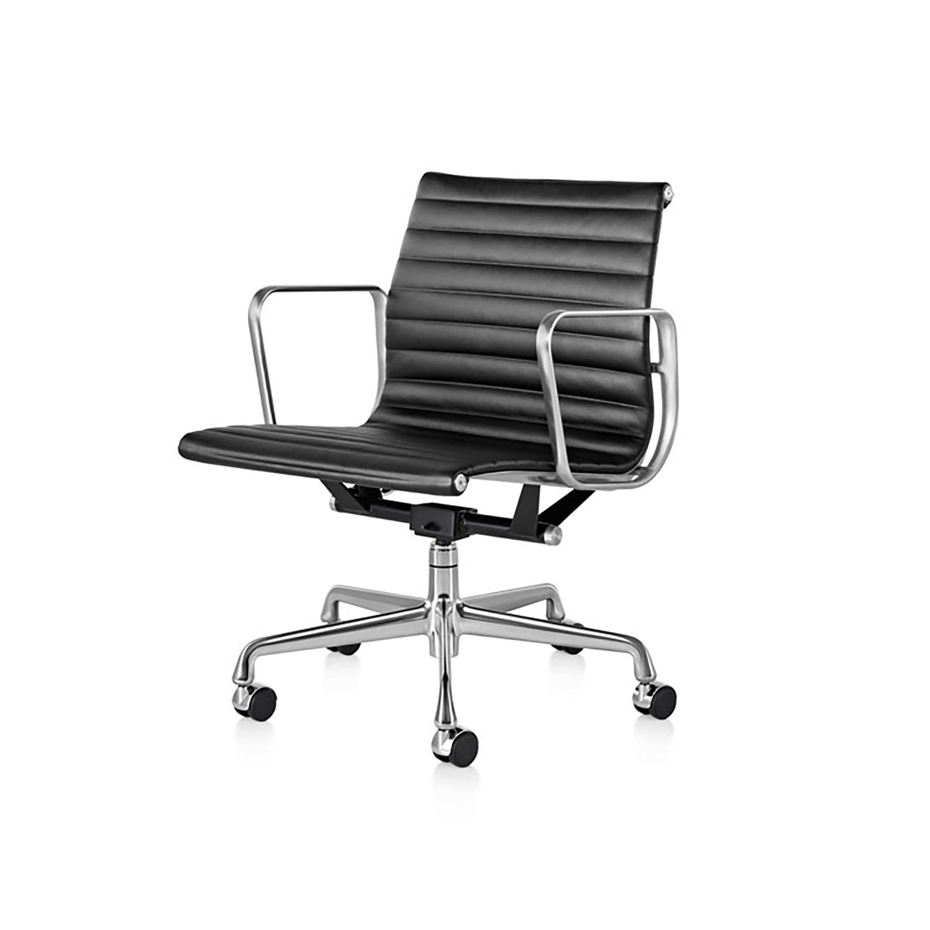Mostra il prodotto Eames Aluminum Group Management Chair del produttore Herman Miller