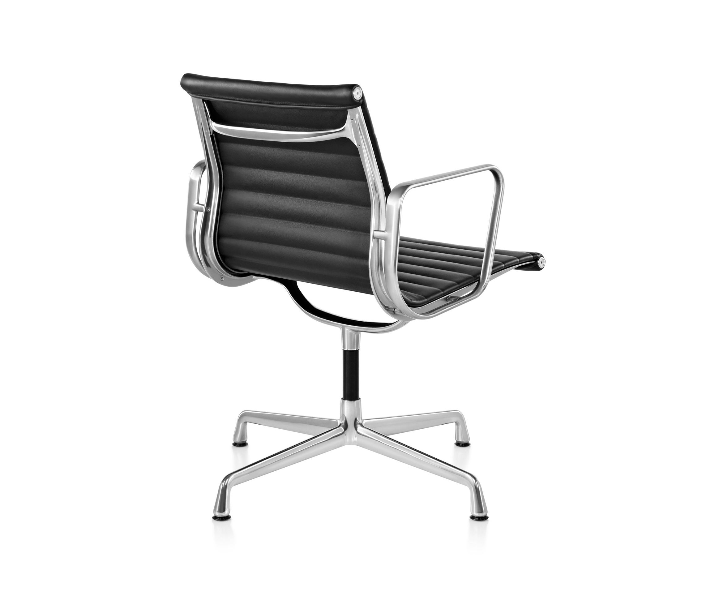 Vertoon produk Eames Aluminum Group Side Chair van vervaardiger Herman Miller