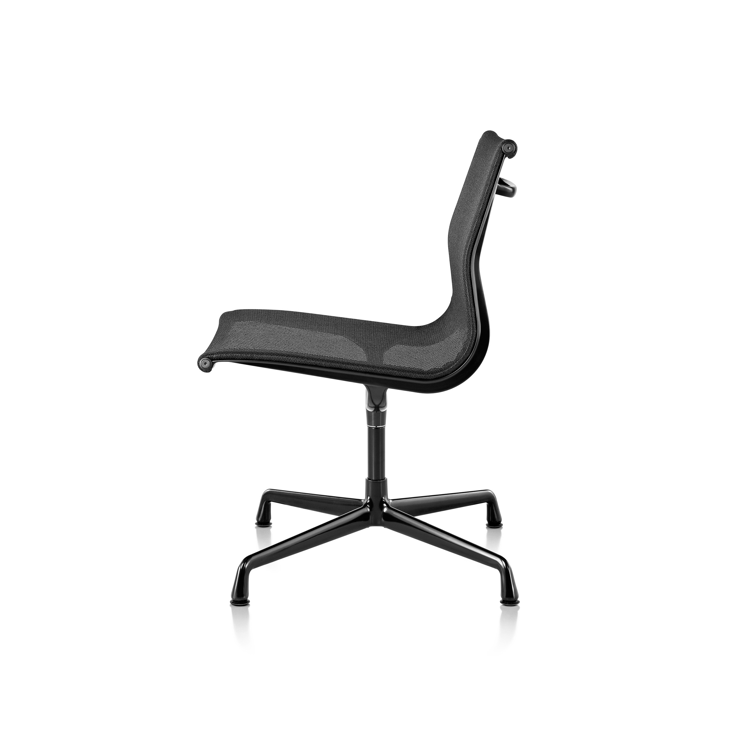 Mostra il prodotto Eames Aluminum Group Side Chair del produttore Herman Miller