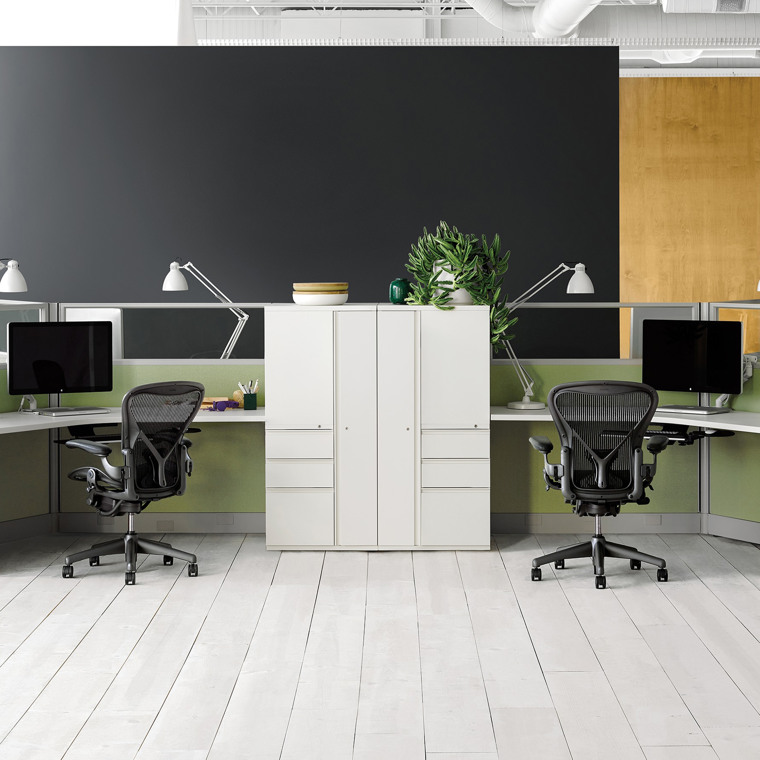 Mostrar el producto Action Office del fabricante Herman Miller