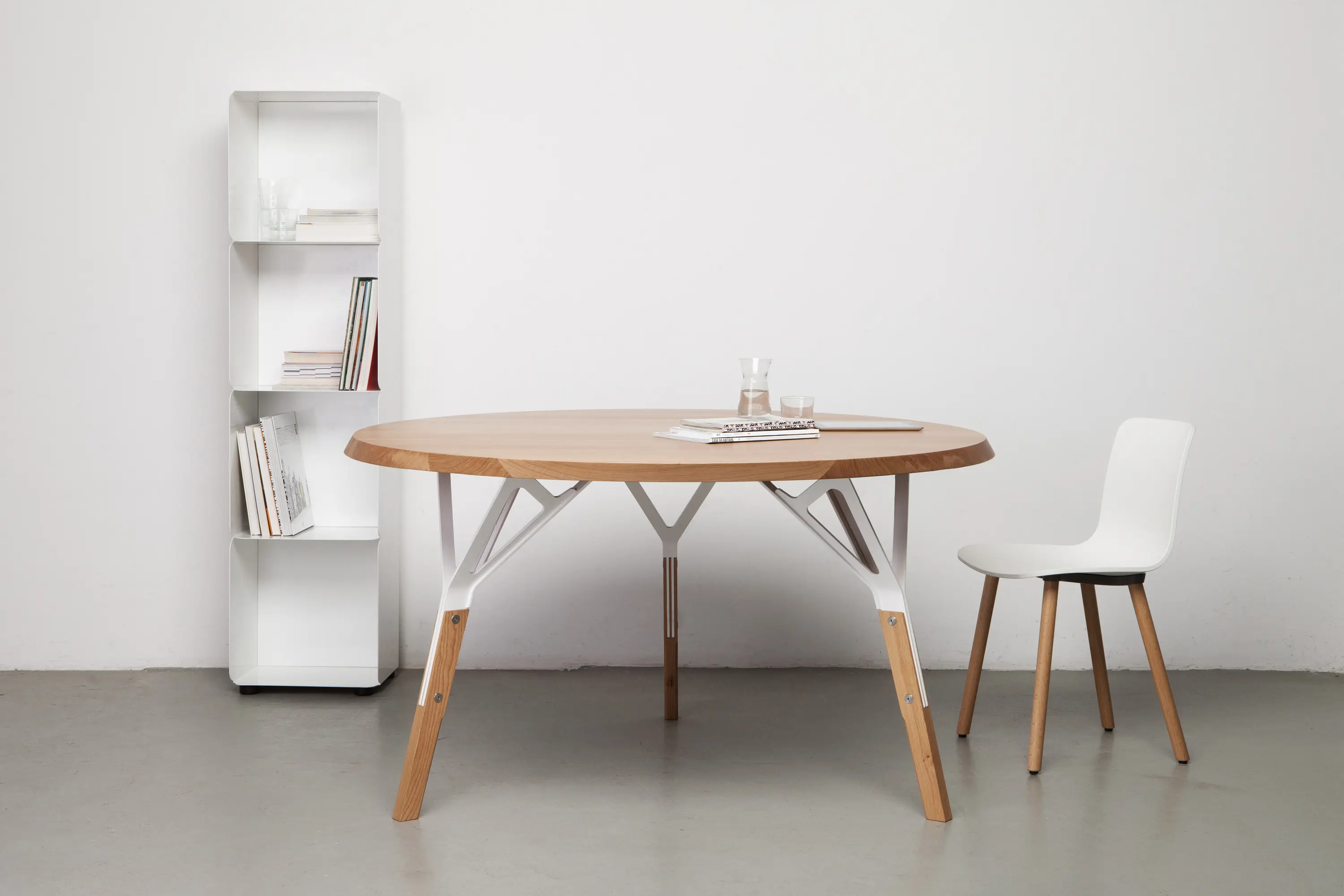 Quodes - Stammtisch round table, solid wood tabletop