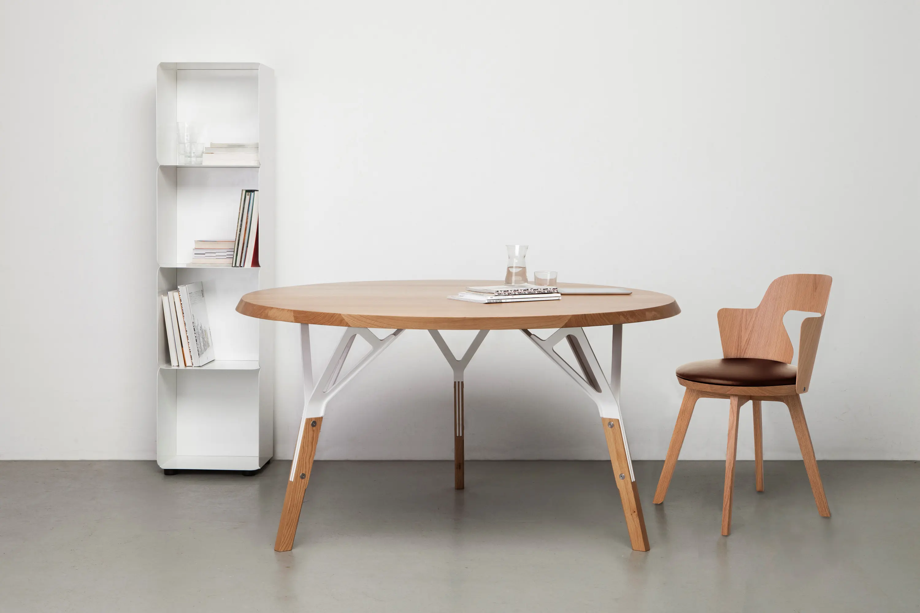Quodes - Stammtisch round table, solid wood tabletop