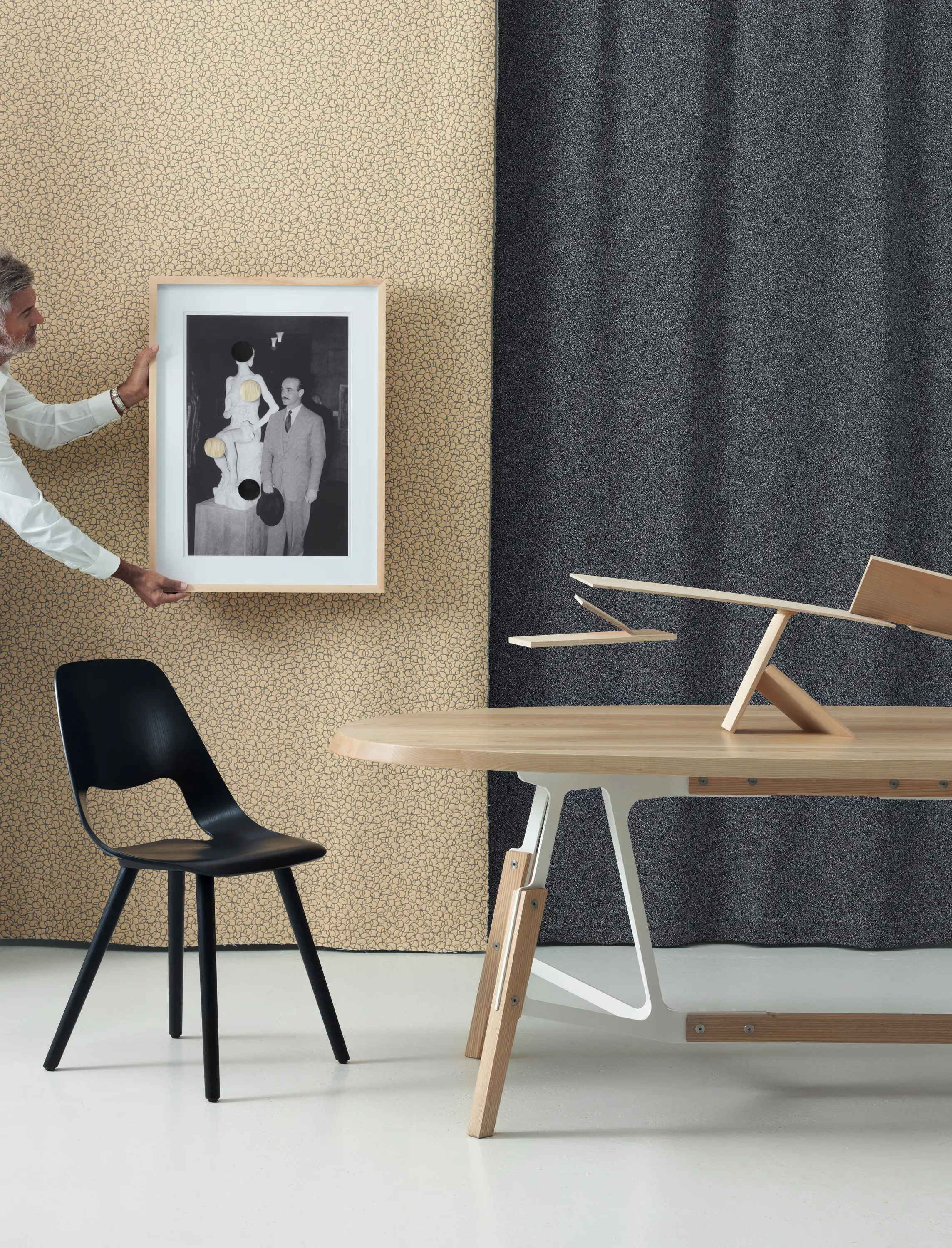 Quodes - Stammtisch oval table, solid wood tabletop