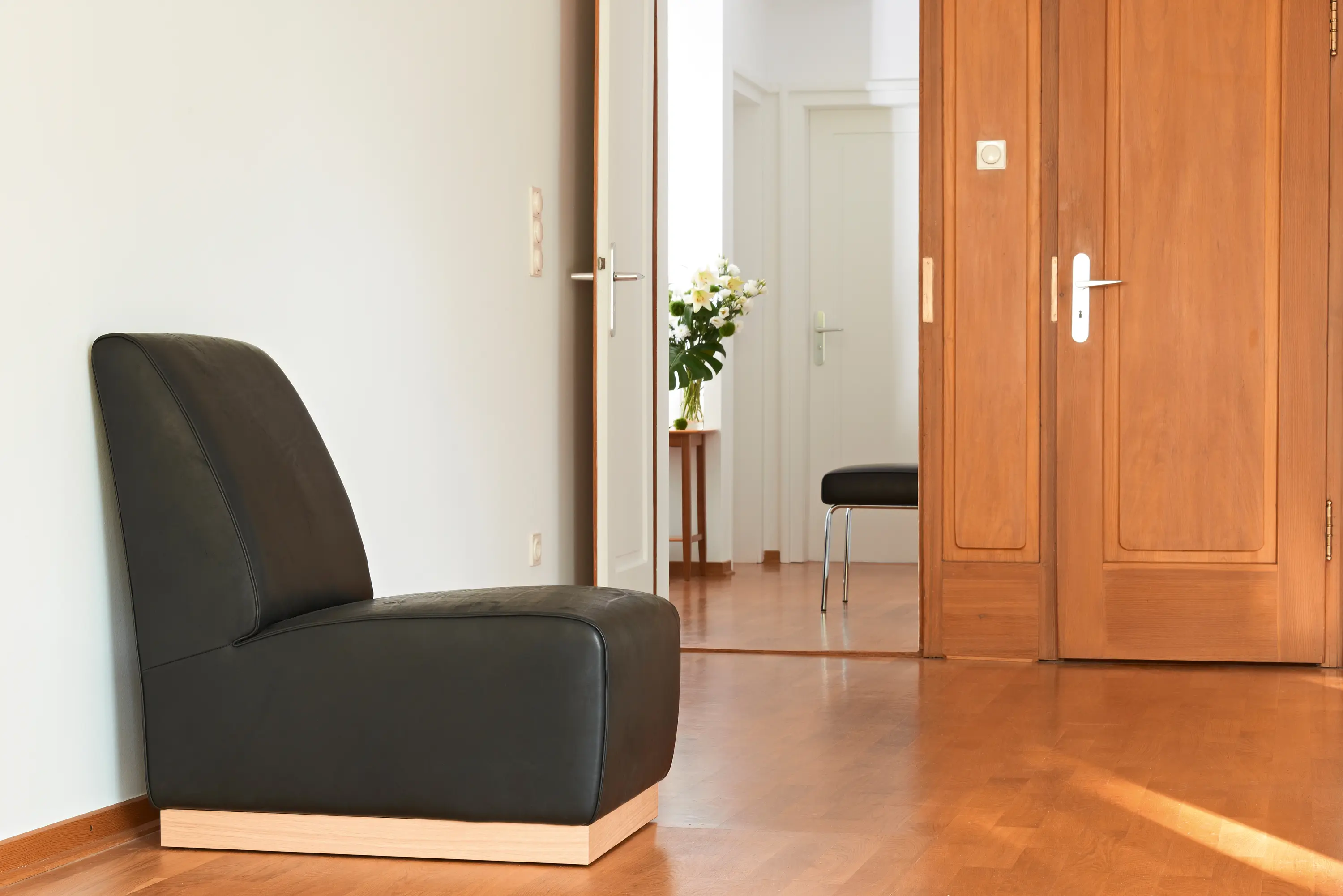 VS - Slipper Chair