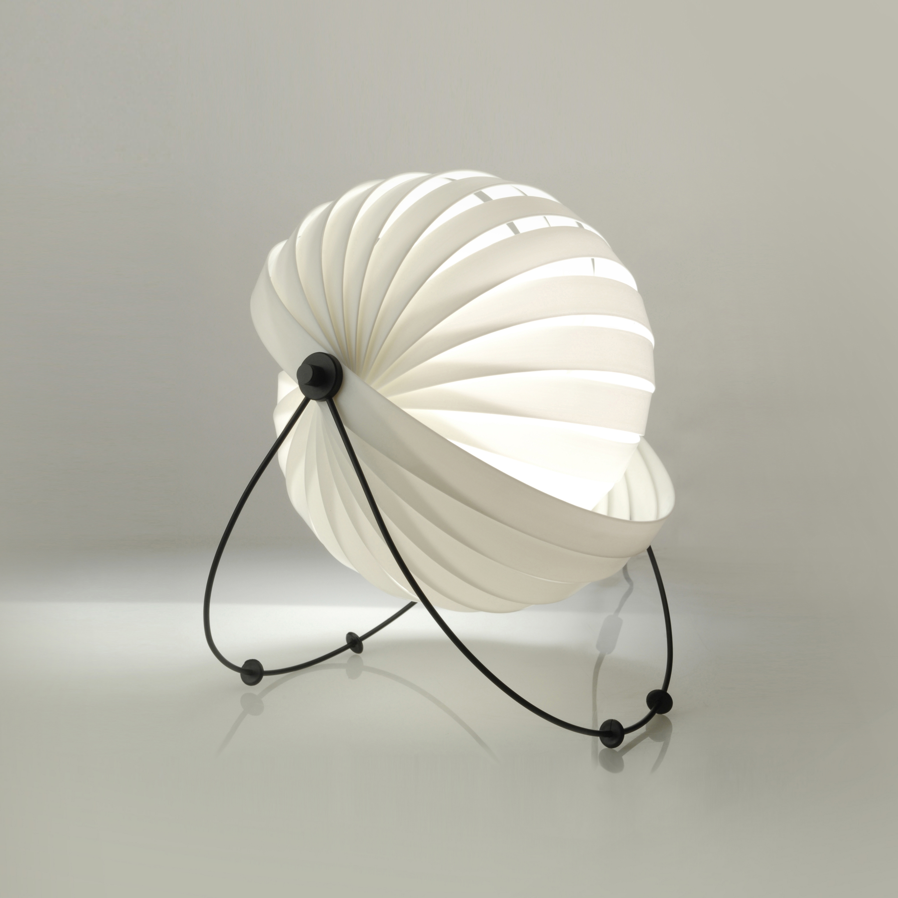 Display product Eclipse Floor lamp from manufacturer Objekto