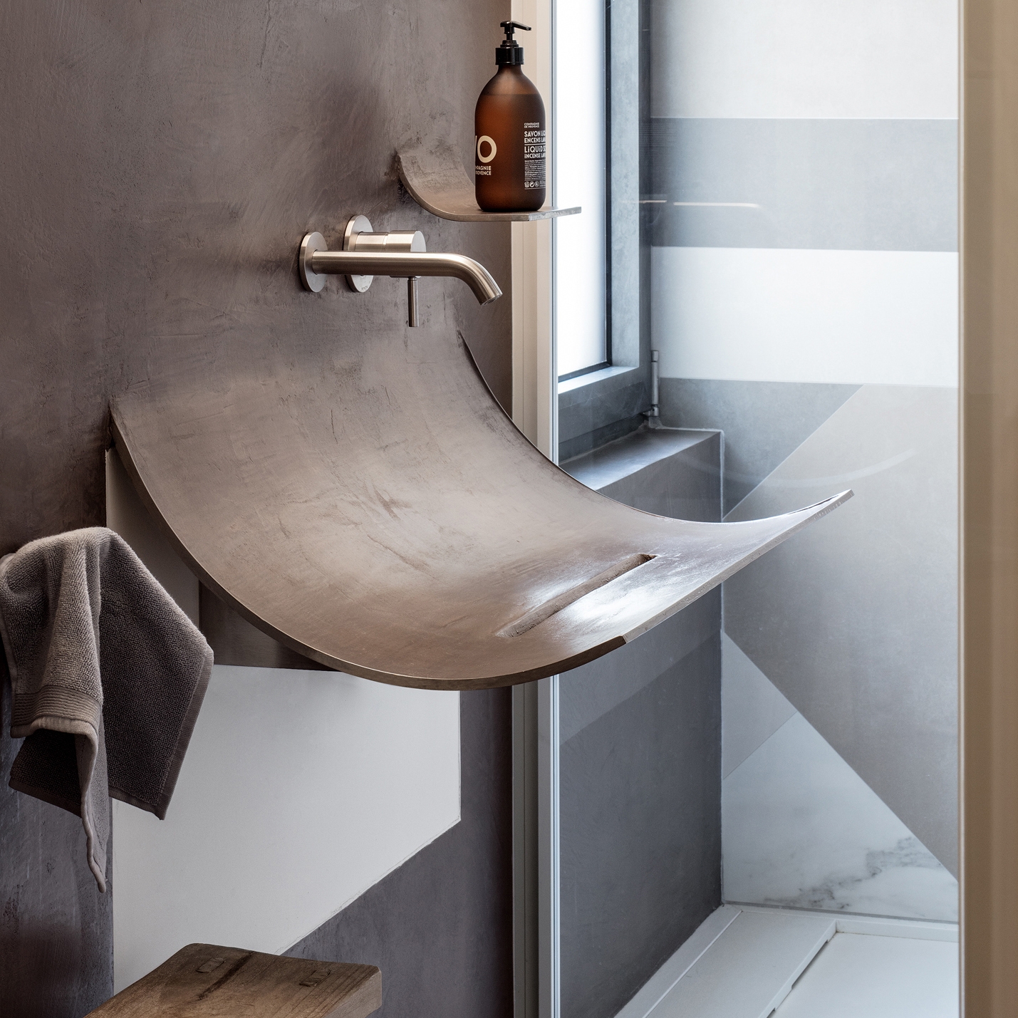 Afficher le produit Lavabo Skin du fabricant LAGO