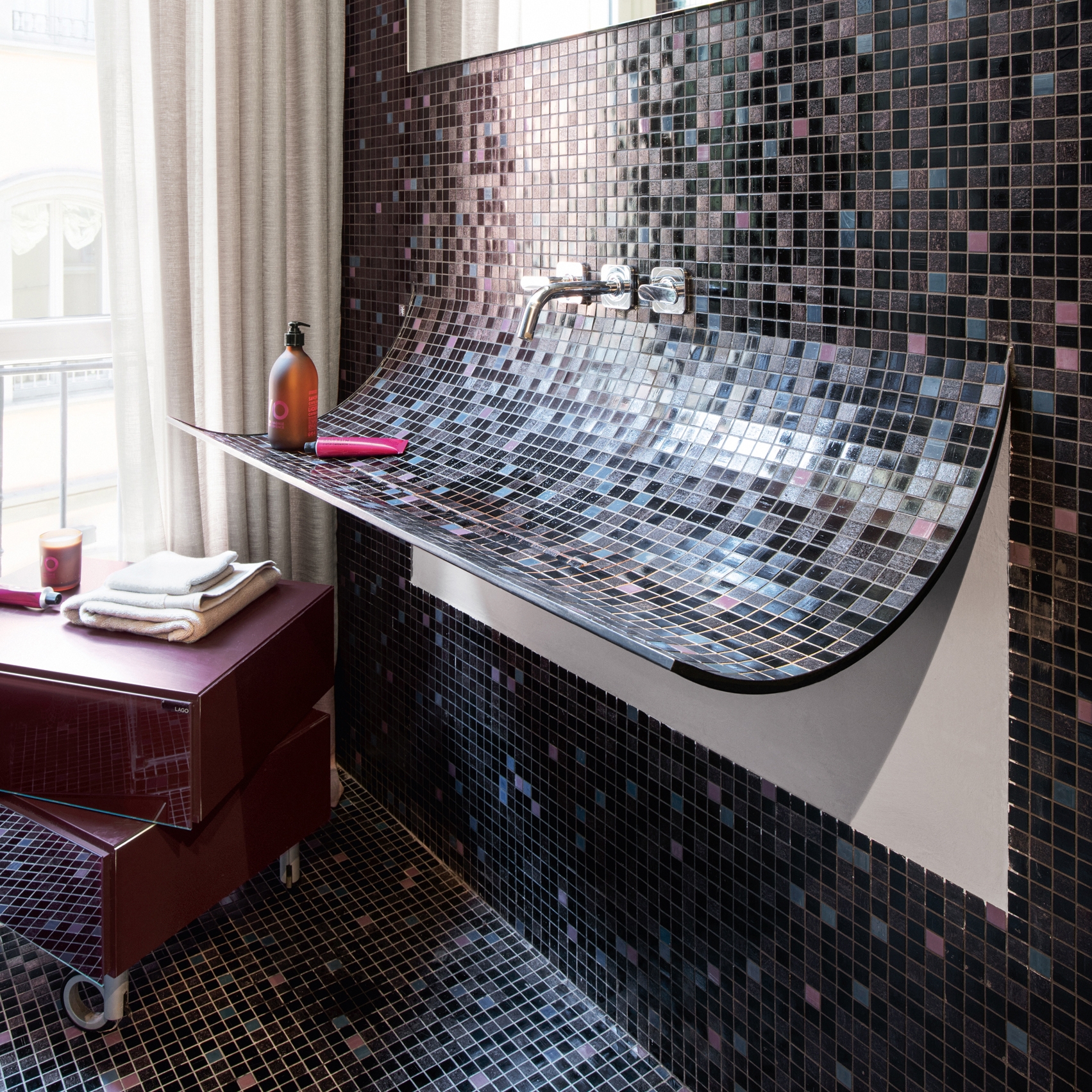 Display product Skin Basin from manufacturer LAGO