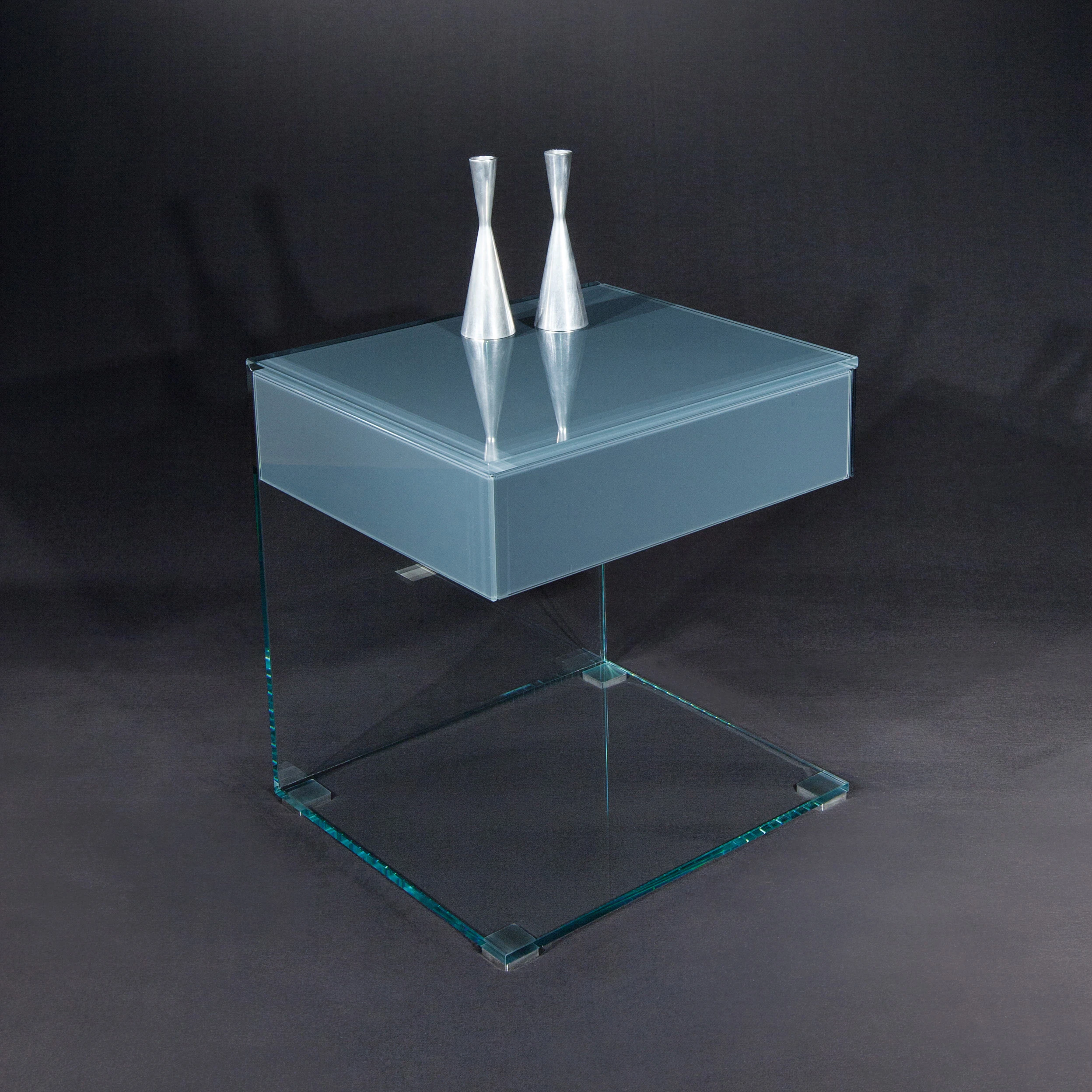 BED TABLES