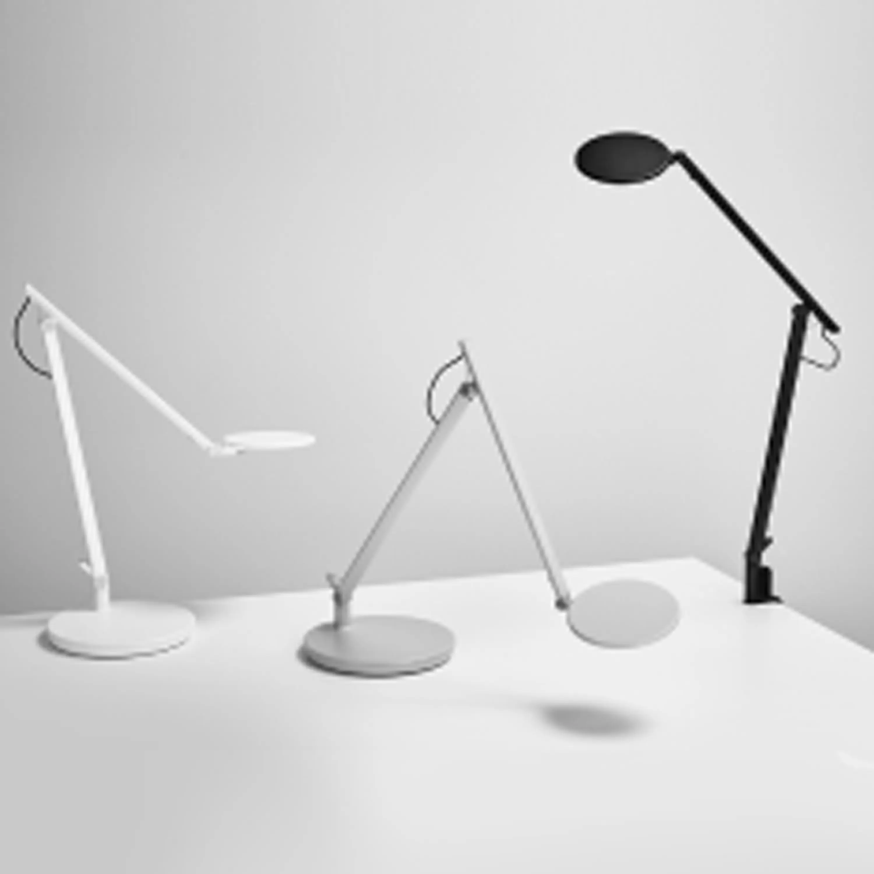 Humanscale - Nova with Charging Base