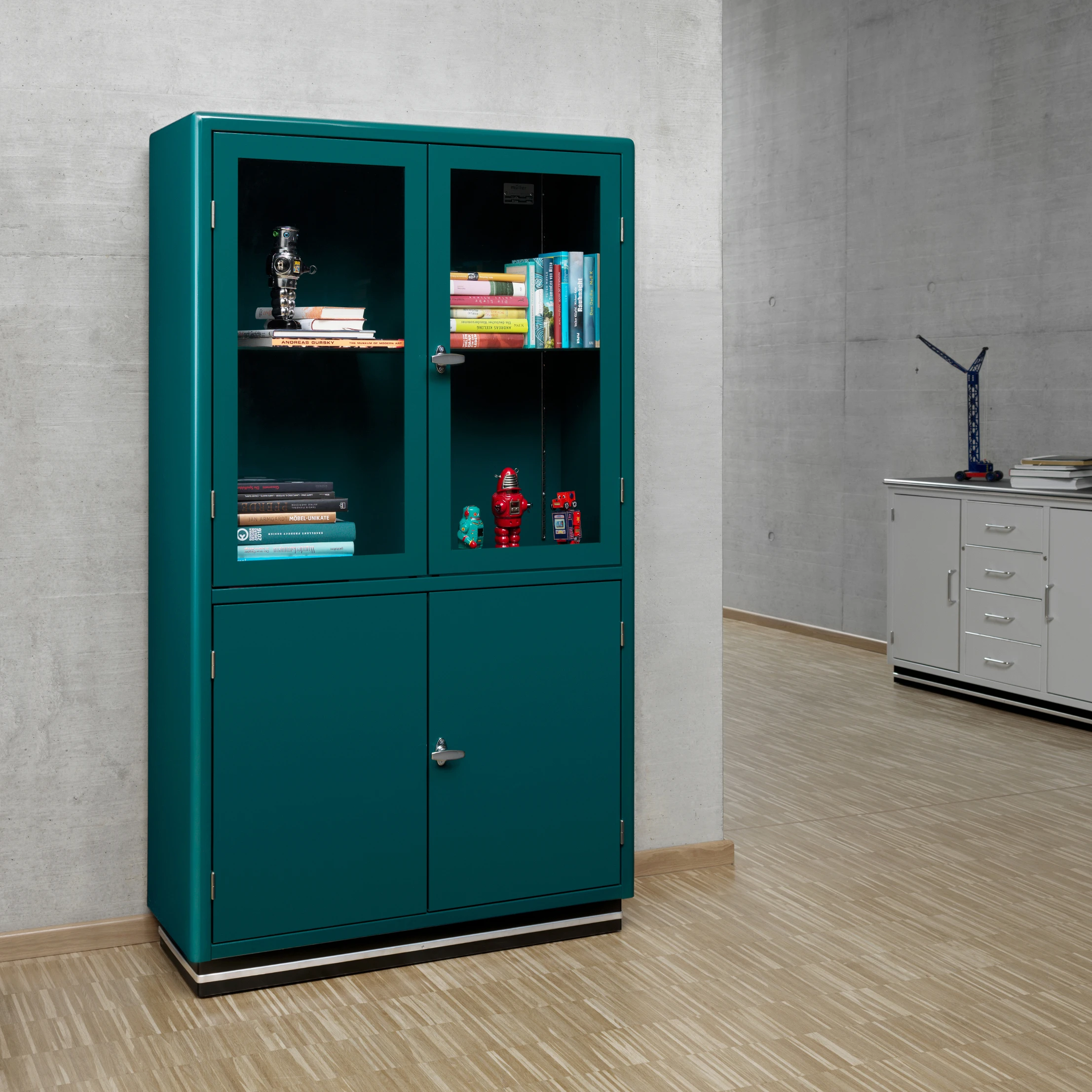 SHOWCASES AND CABINETS