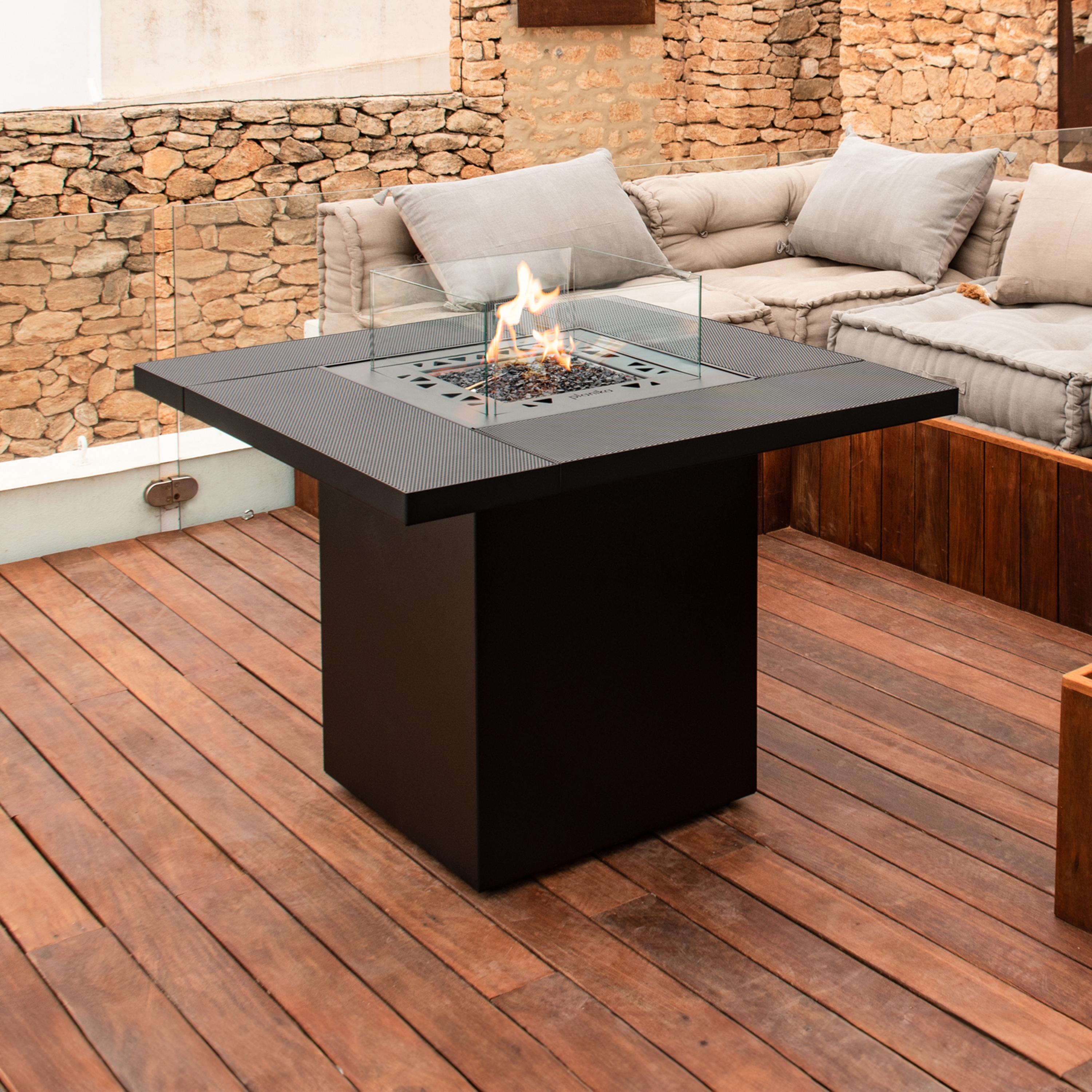 OUTDOOR FIREPLACE WITH TABLE