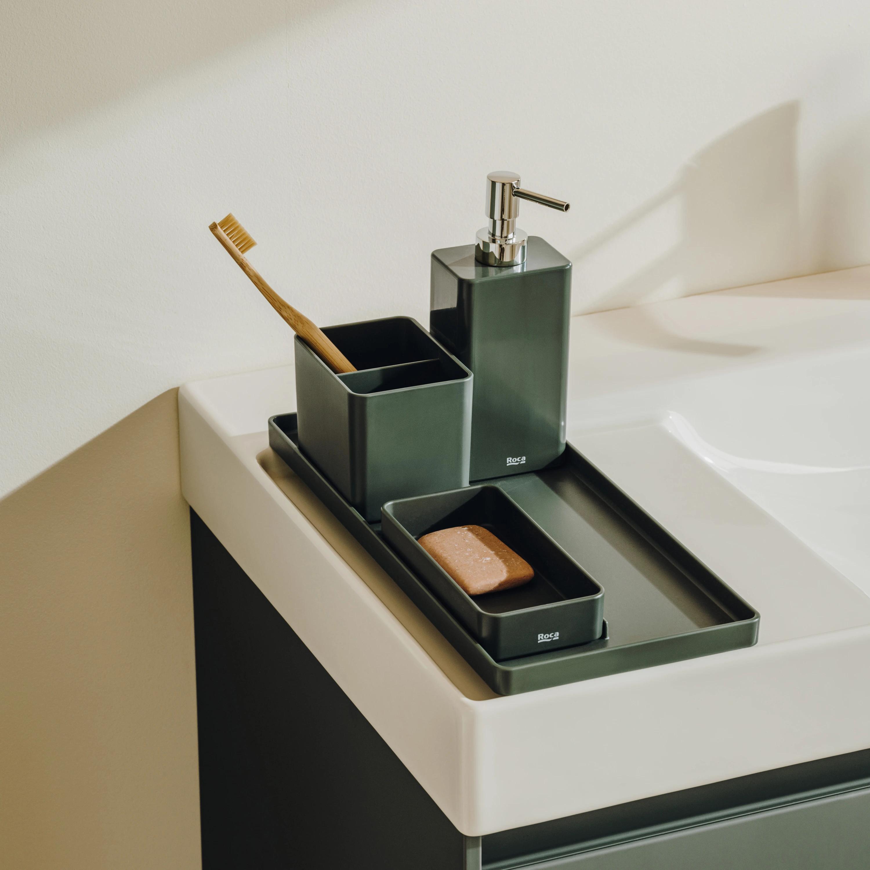 BATHROOM ACCESSOIRES