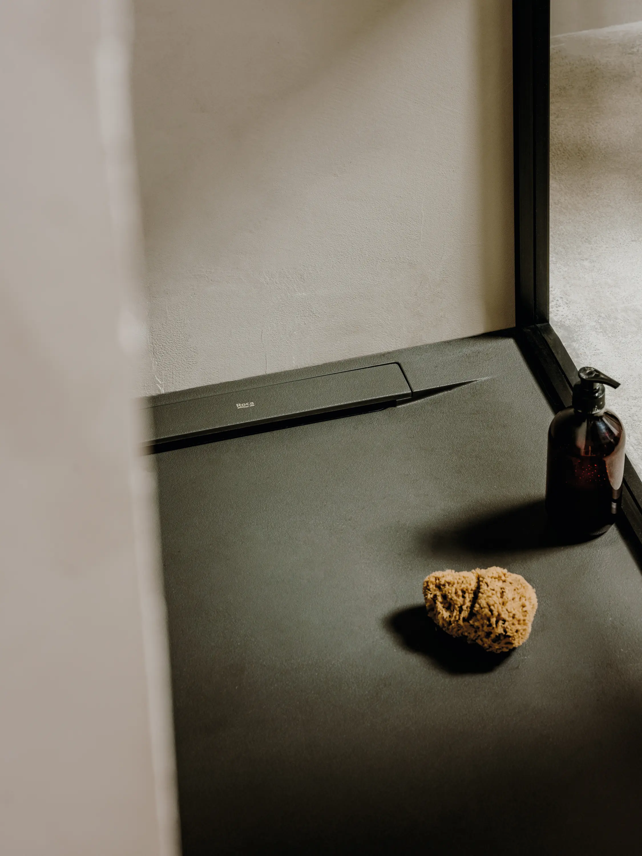 Roca - Pyros | Shower tray | Black