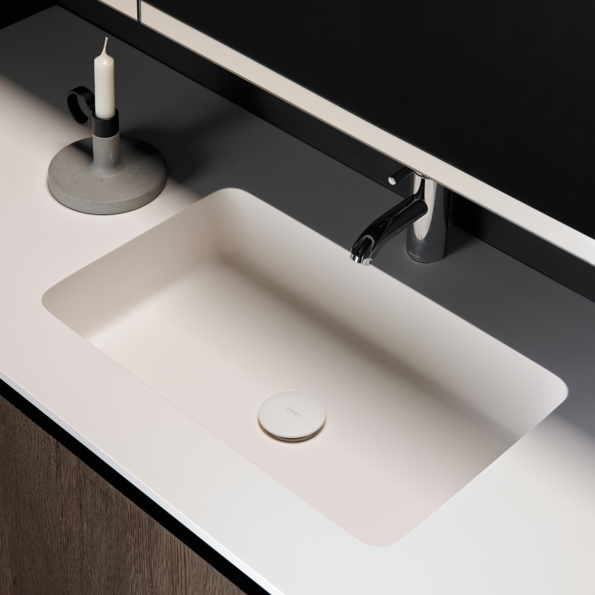 Display product H2 Solidsurface top with integrated washbasin from manufacturer Inbani