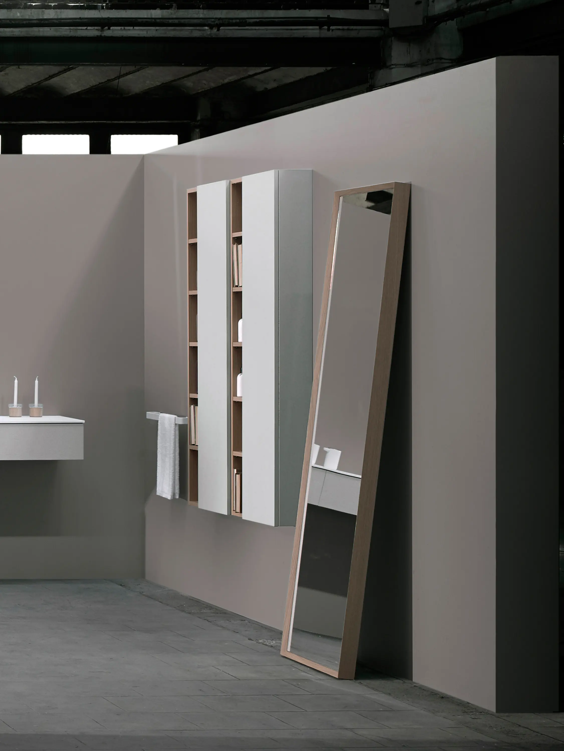 Inbani - Strato Mirror with mitered frame