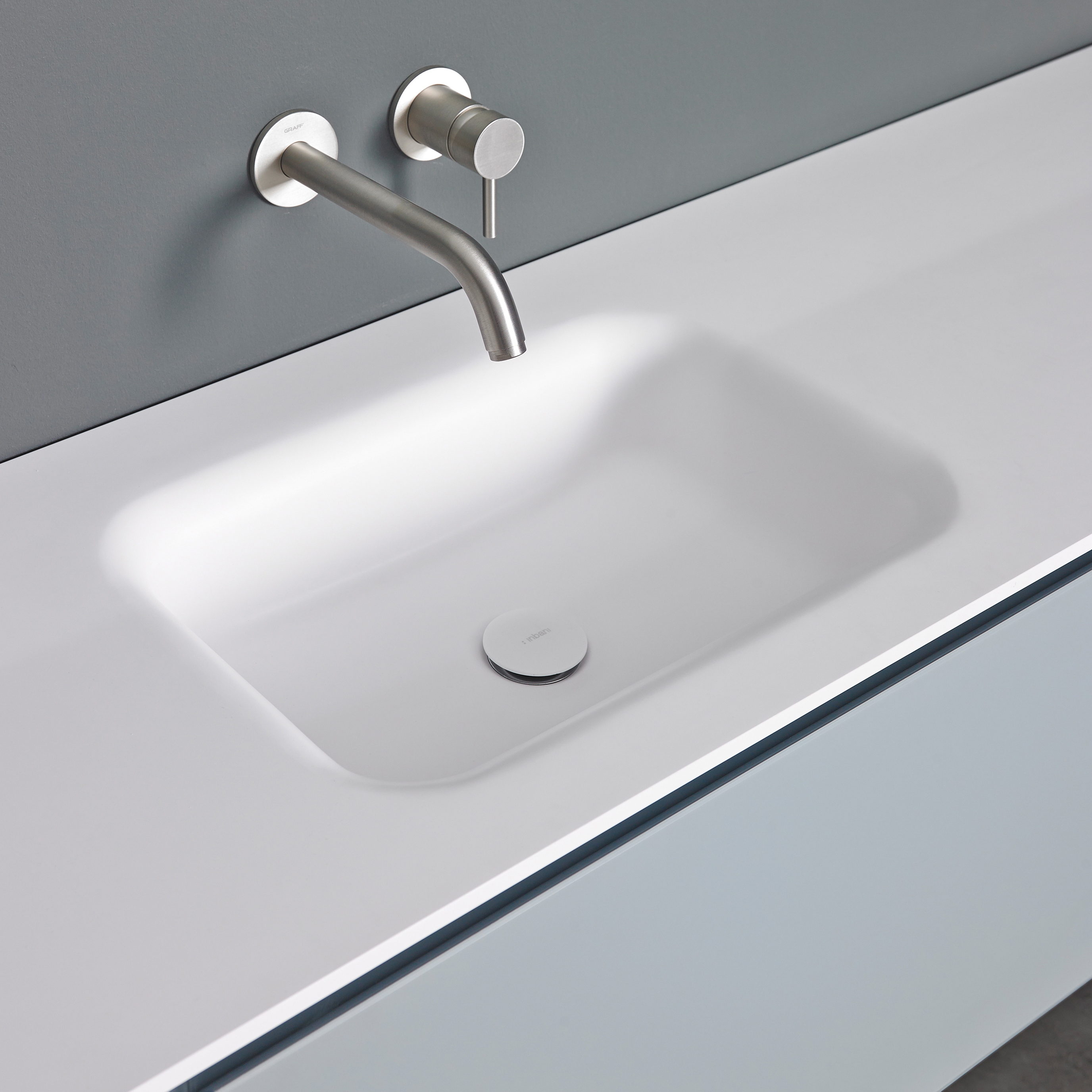 Display product Float Solidsurface top with integrated washbasin from manufacturer Inbani