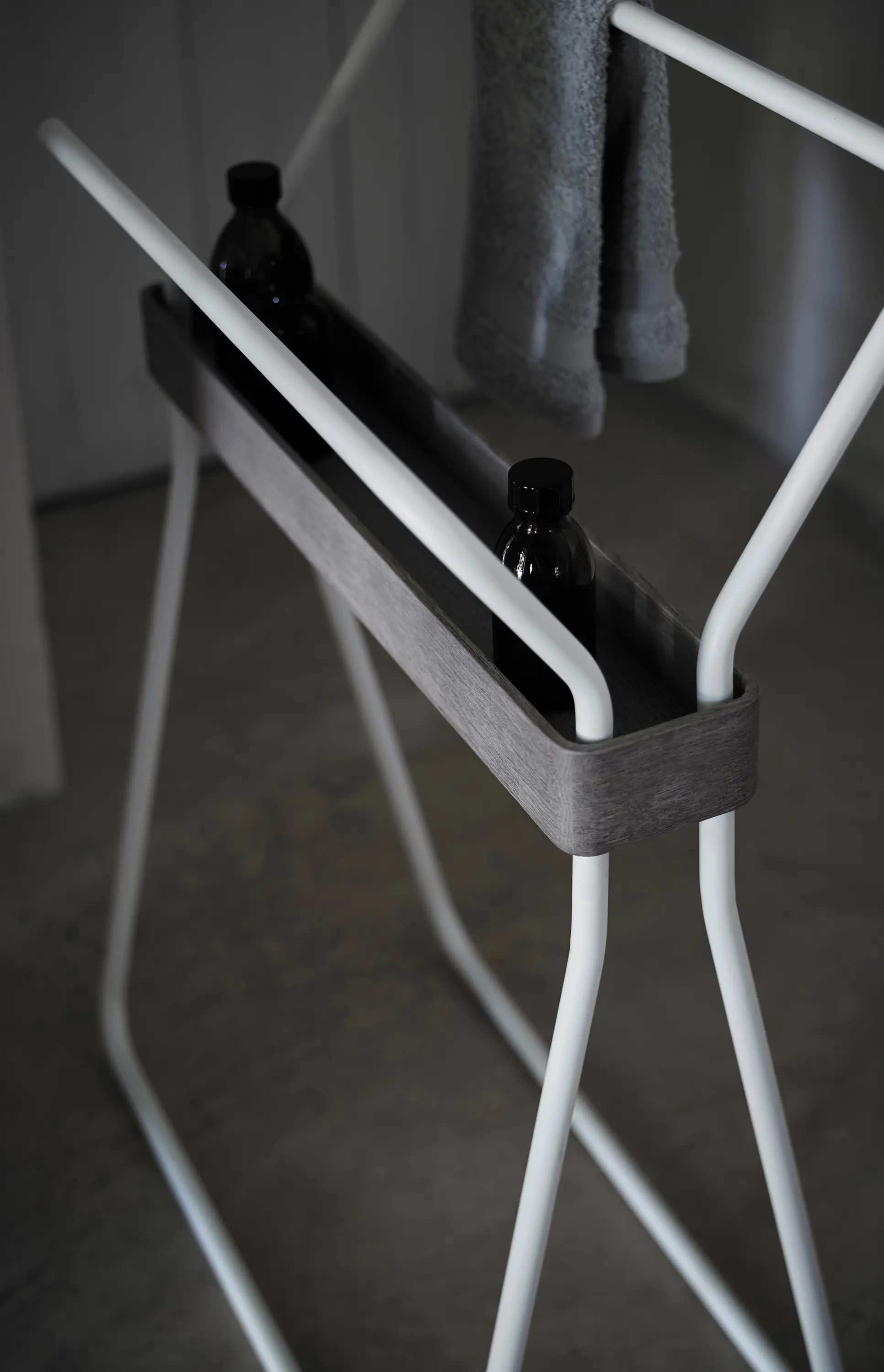 Inbani - Origin Freestanding Towel Rack With Tray
