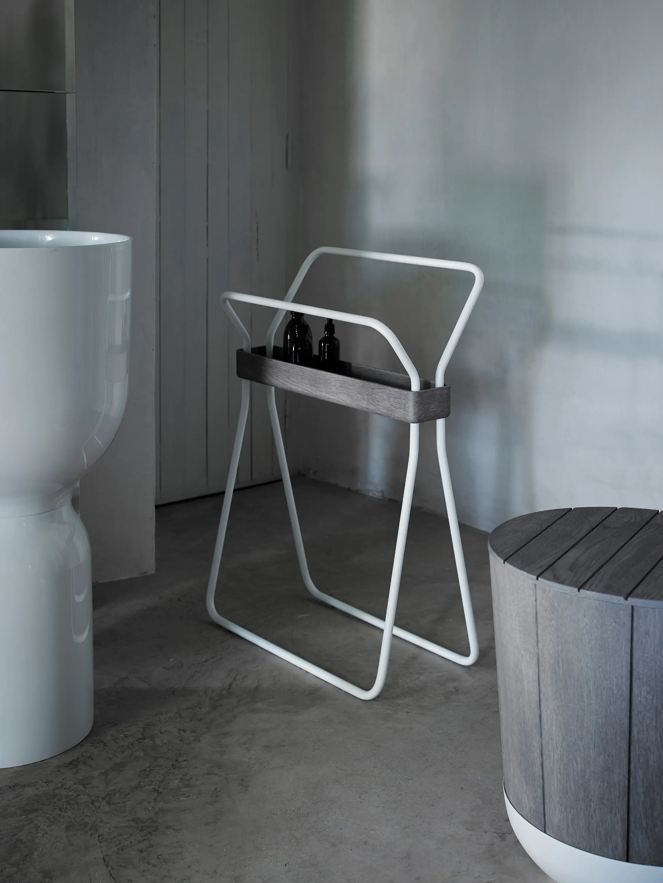 Inbani - Origin Freestanding Towel Rack With Tray