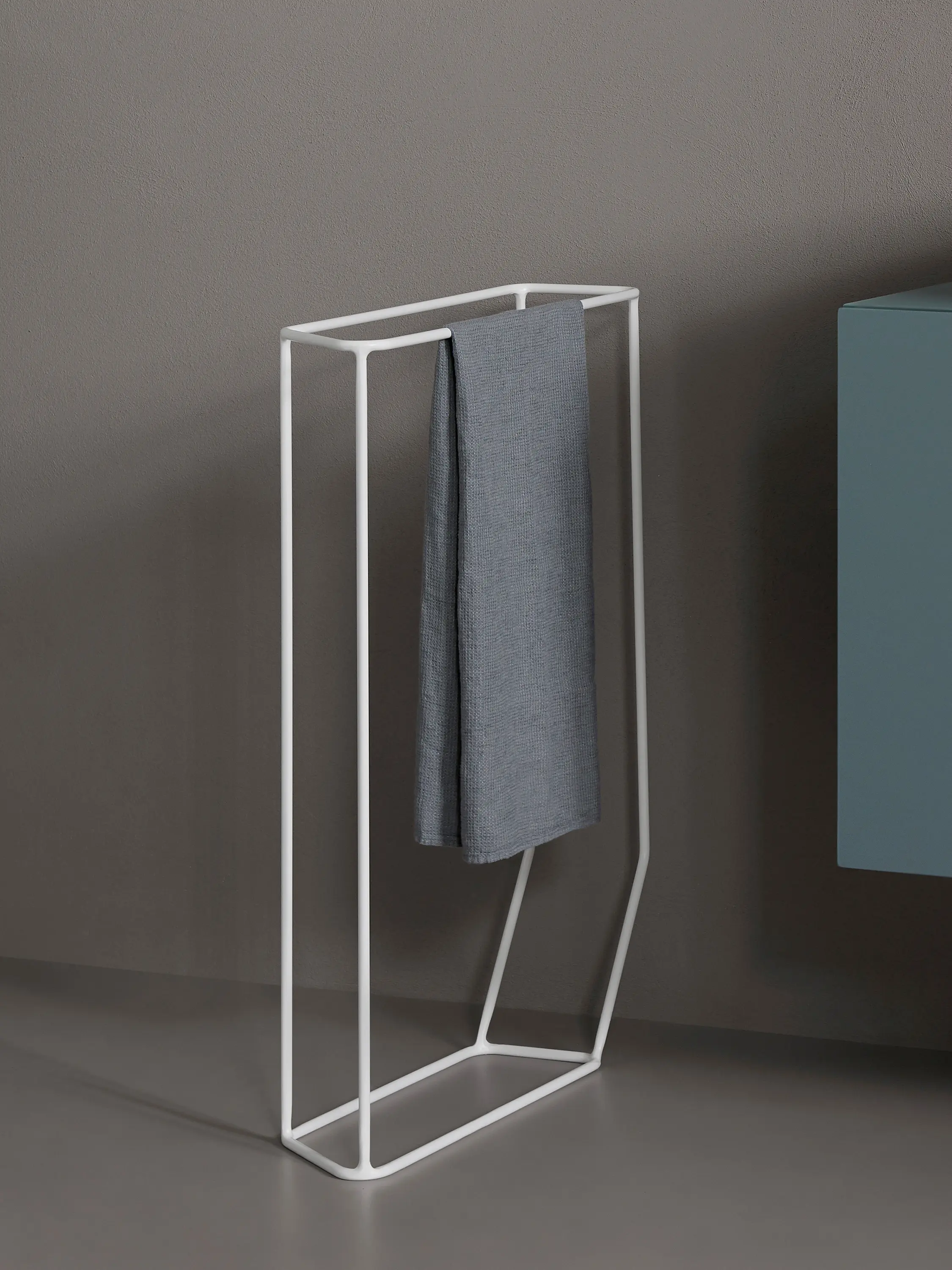 Inbani - Forma Freestanding Towel Rack