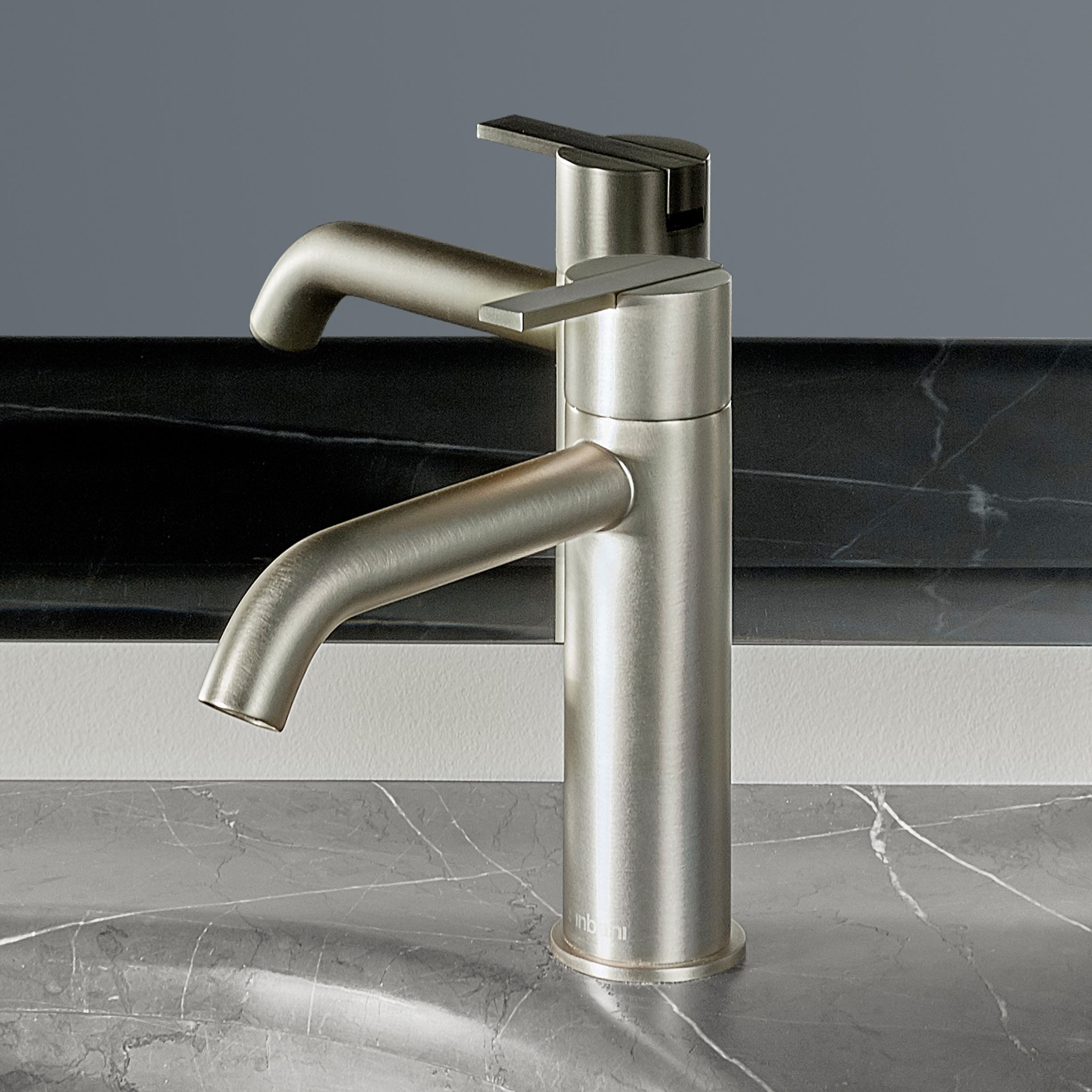 Mostra il prodotto Code Brushed Gold Miscelatore lavabo del produttore Inbani