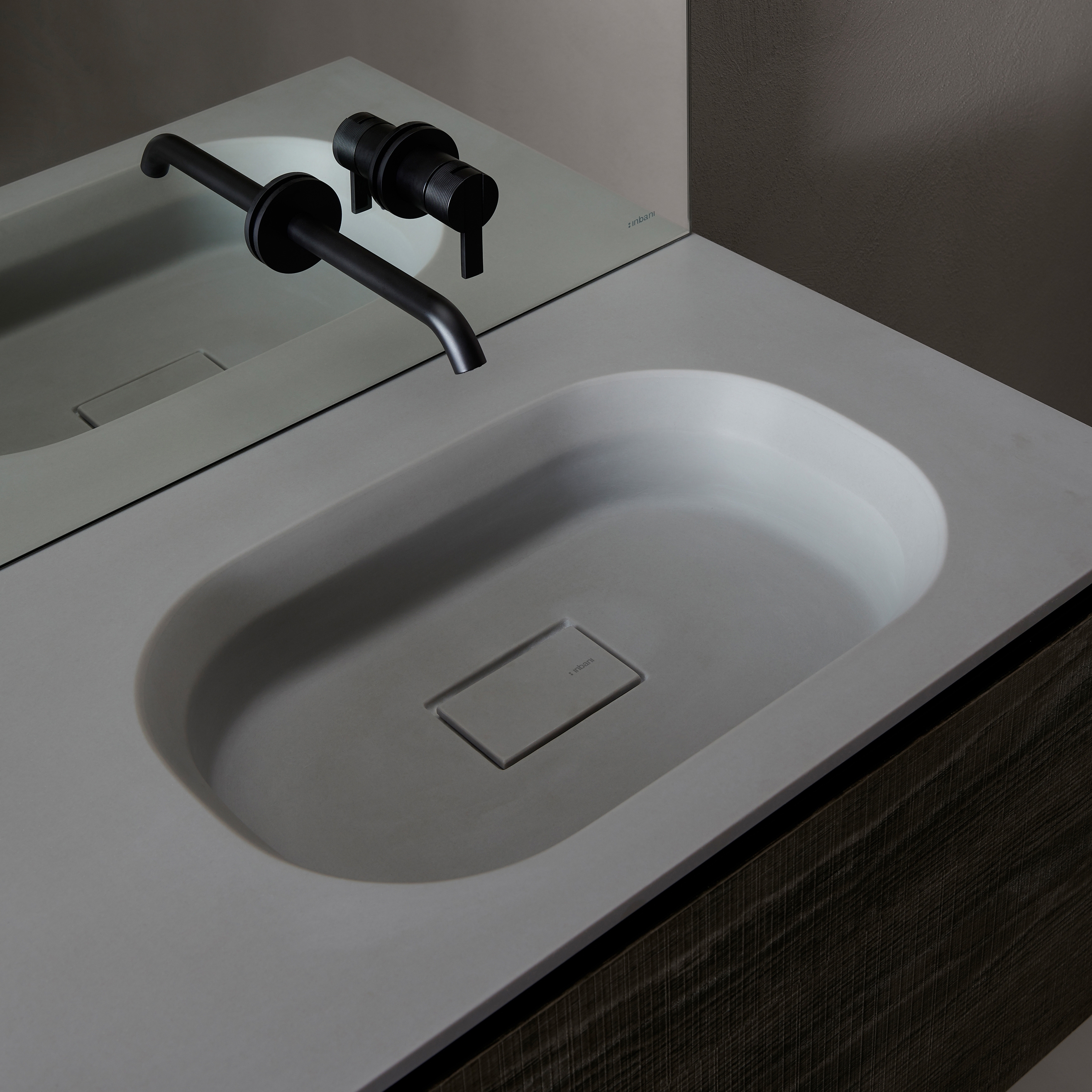 Mostra il prodotto Cube Coperchio con lavandino integrato in Cementsolid del produttore Inbani