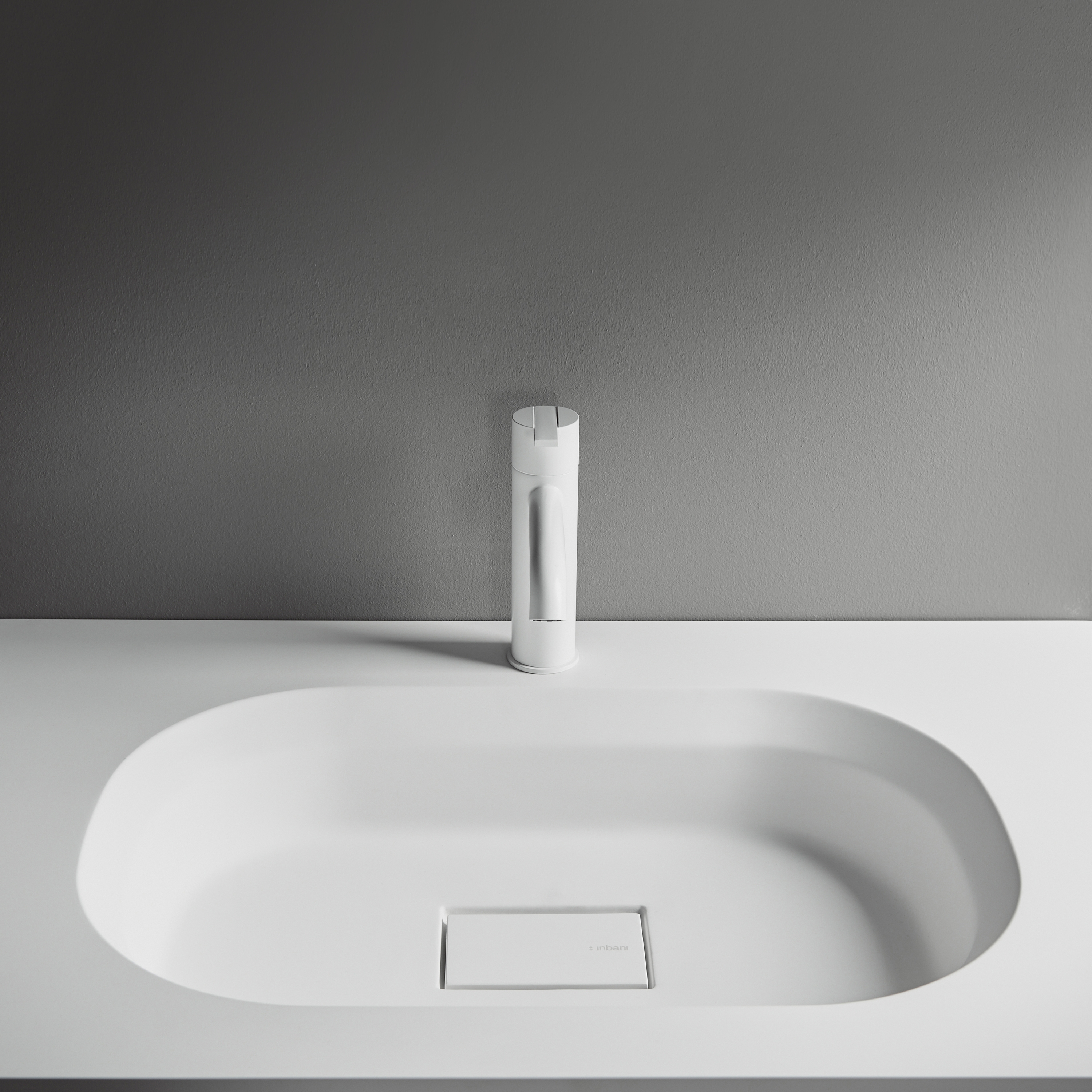 Mostra il prodotto Cube Coperchio con lavandino integrato in Solidsurface del produttore Inbani