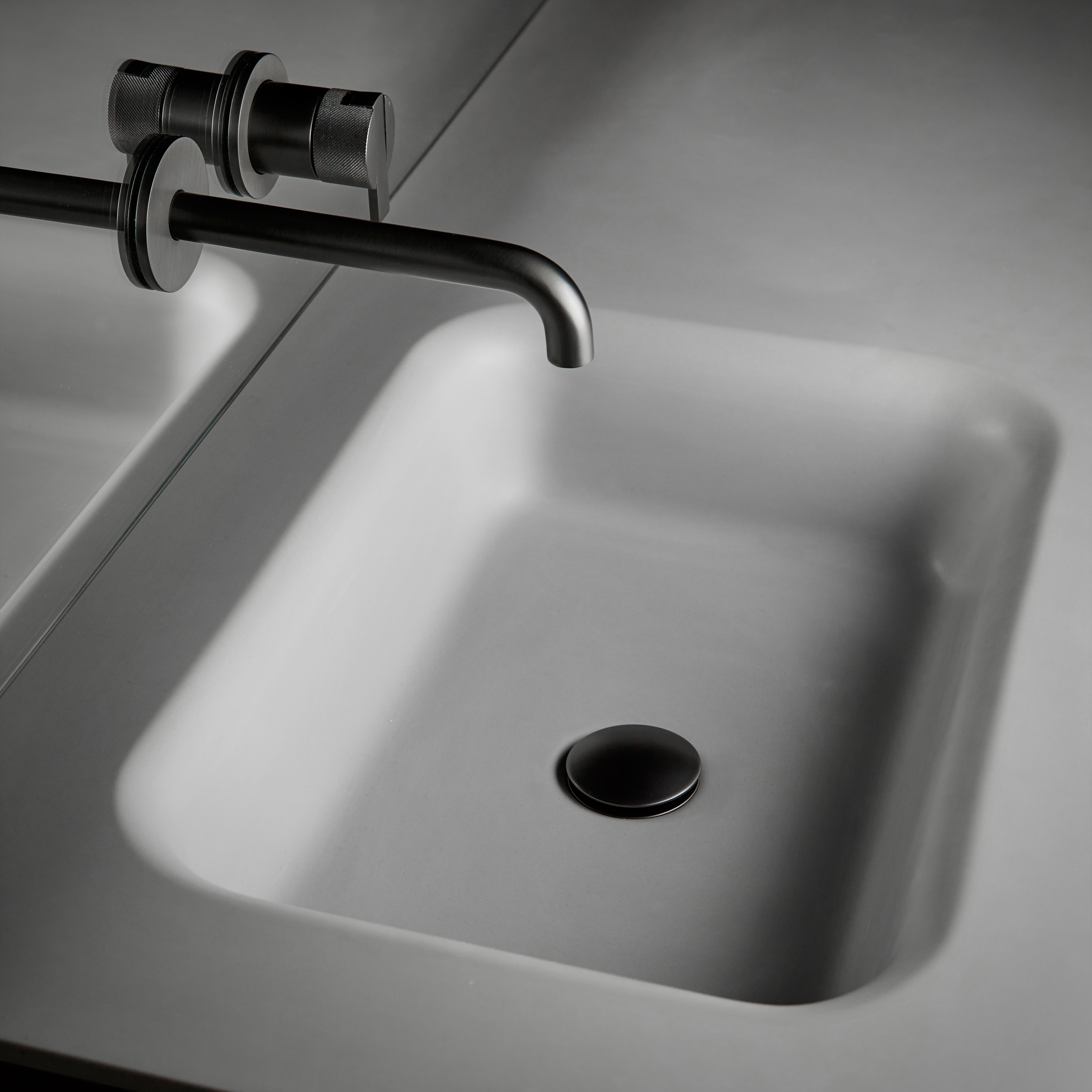 Afficher le produit Float Plan avec vasque intégrée en Cementsolid du fabricant Inbani