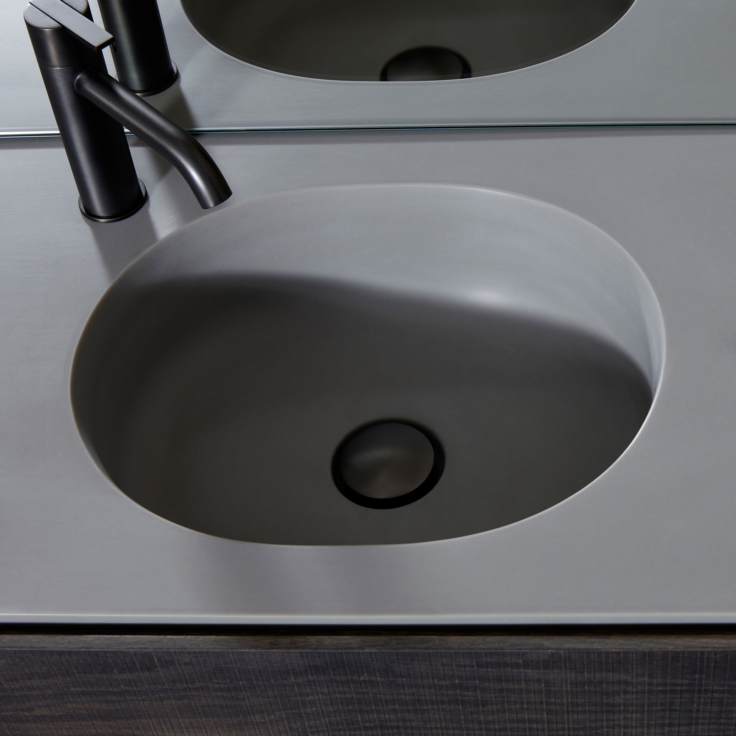 Afficher le produit Giro Plan avec vasque intégrée en Cementsolid du fabricant Inbani