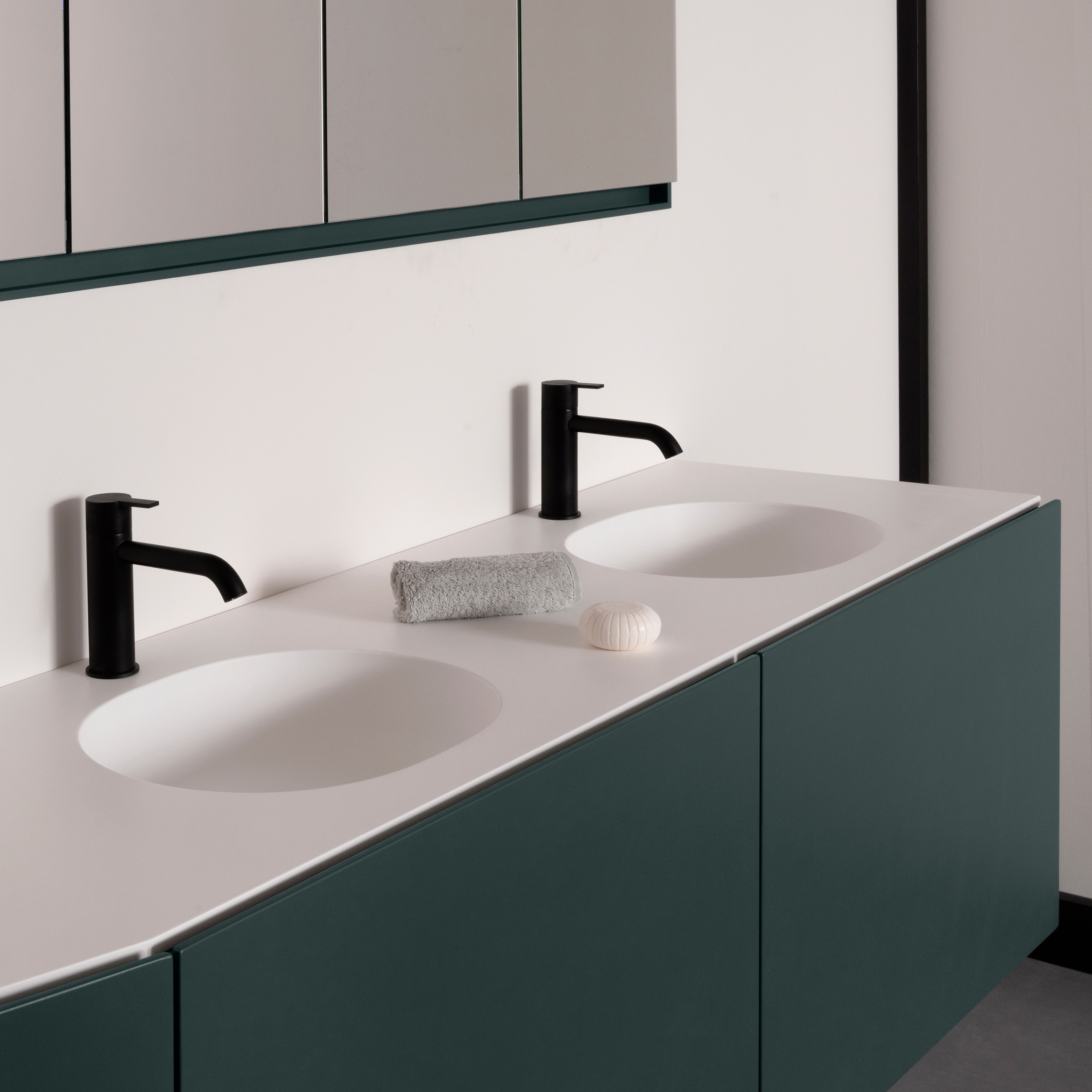 Afficher le produit Giro Plan avec vasque intégrée en Solidsurface du fabricant Inbani