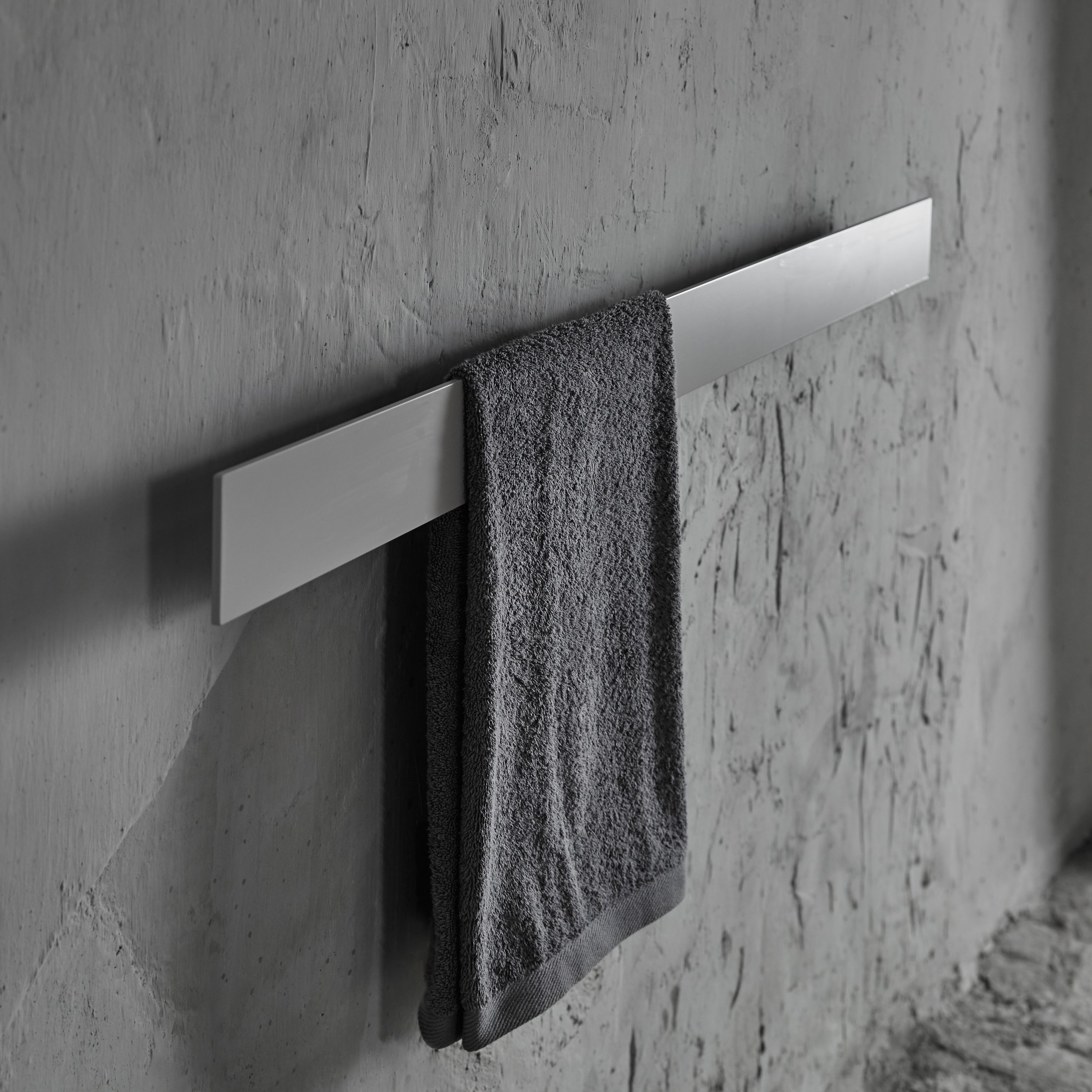 Afficher le produit Strato Porte-serviettes au mur. du fabricant Inbani