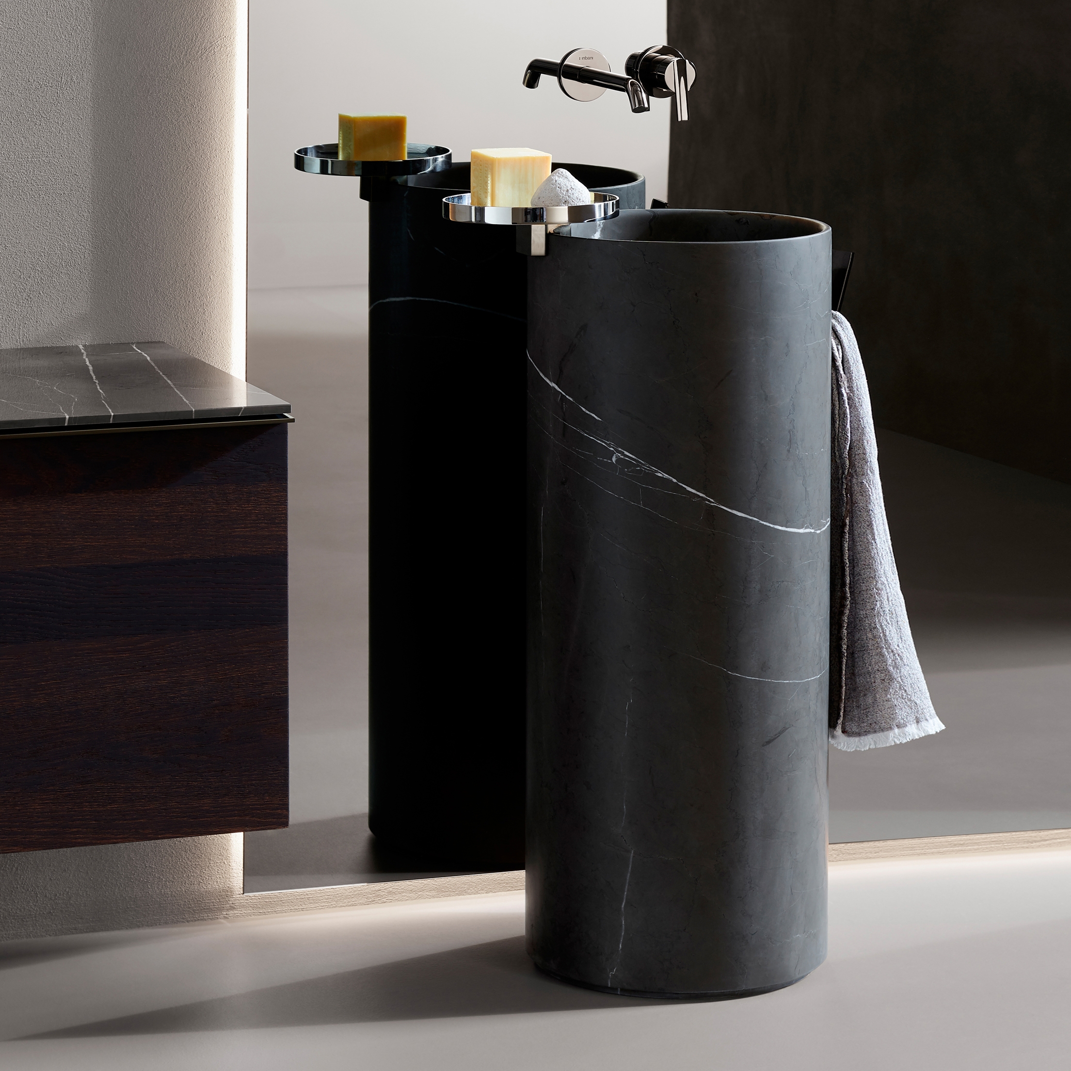 Afficher le produit Giro Marble Freestanding Washbasinin du fabricant Inbani