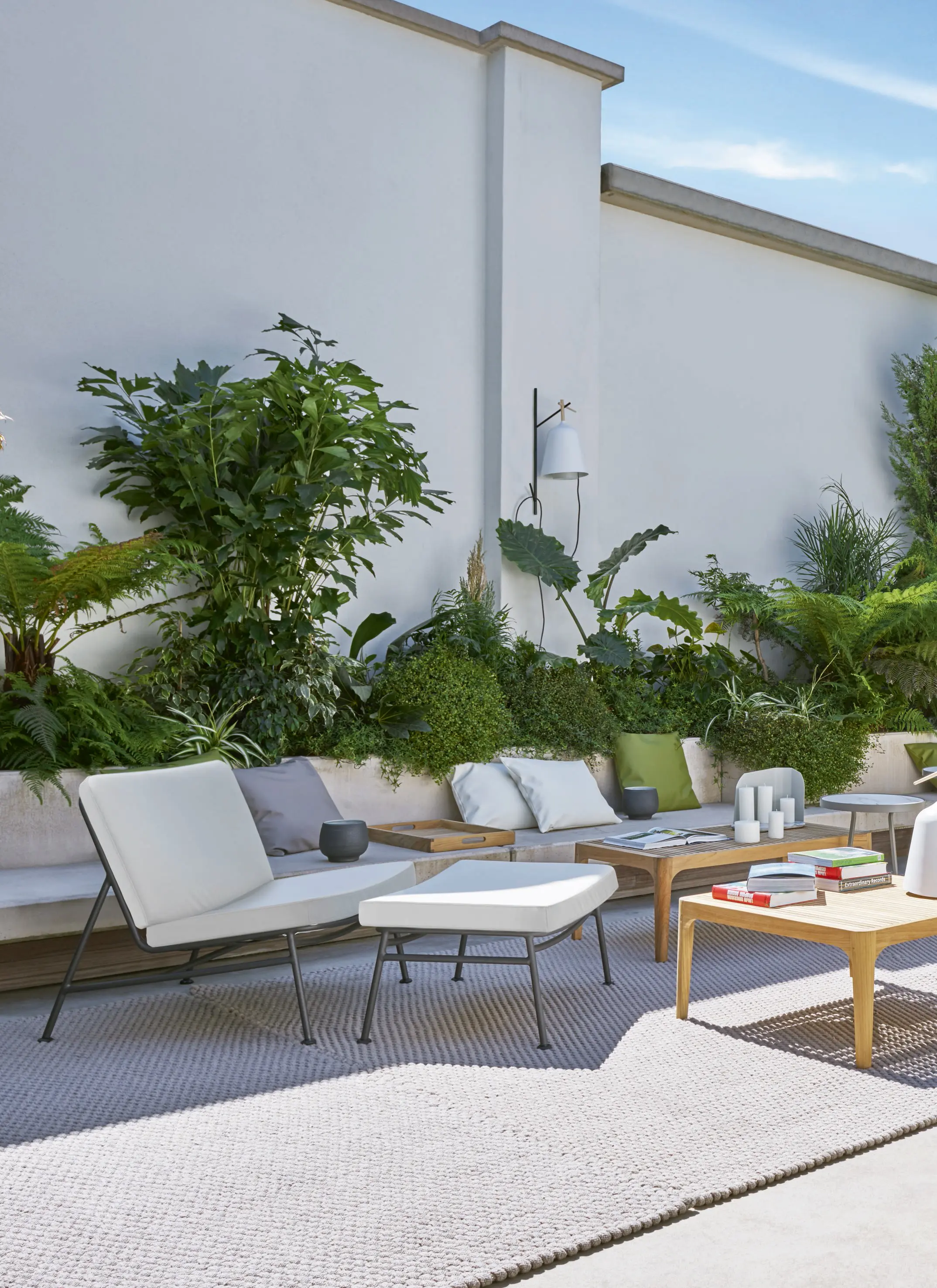 Ligne Roset - Backpack 2 | Chauffeuse Outdoor Pietement Laque Charbon