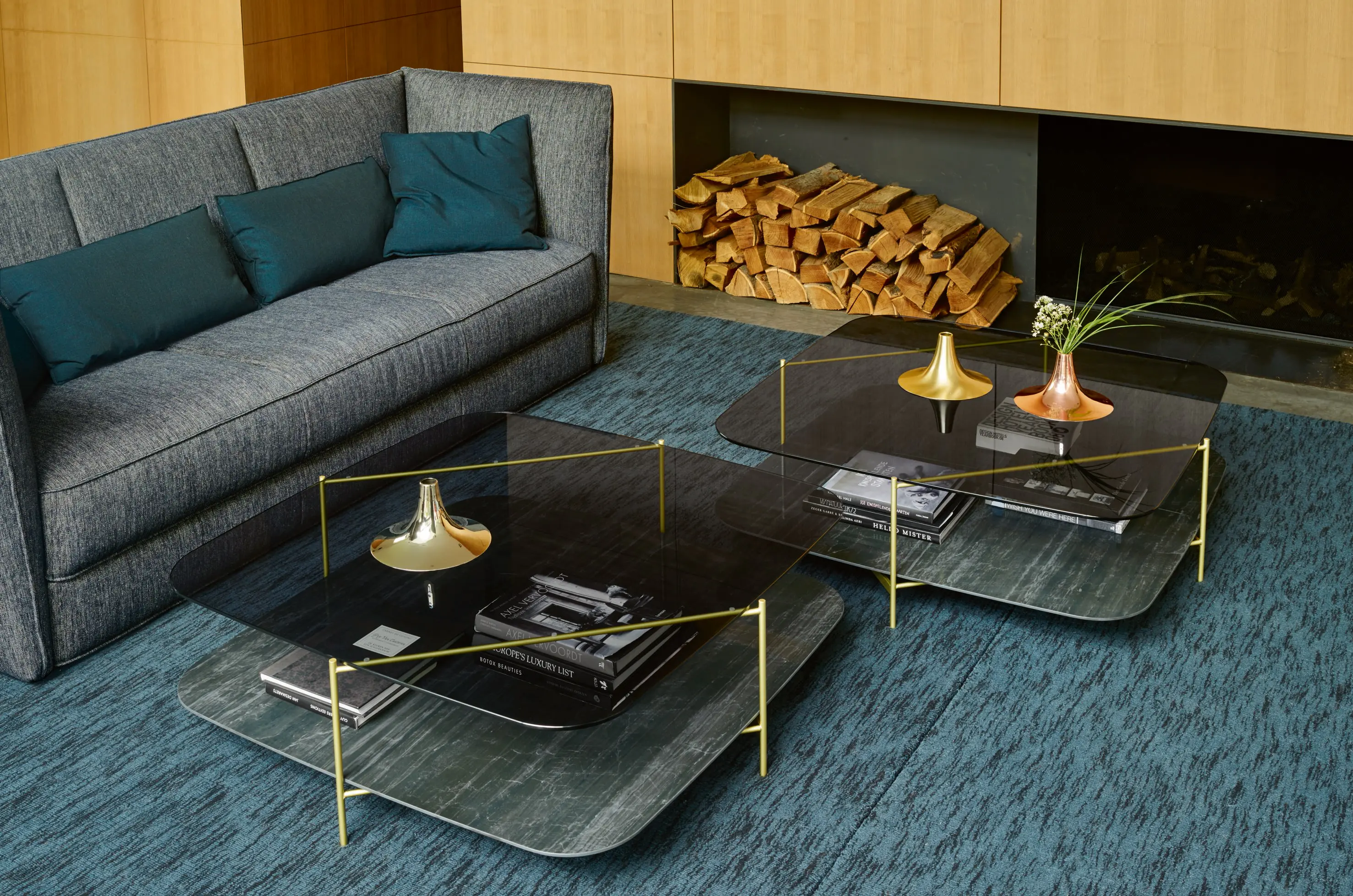 Ligne Roset - Clyde | Bureau Plateau Chene Ton Noir Pietement Acier Aspect Laiton